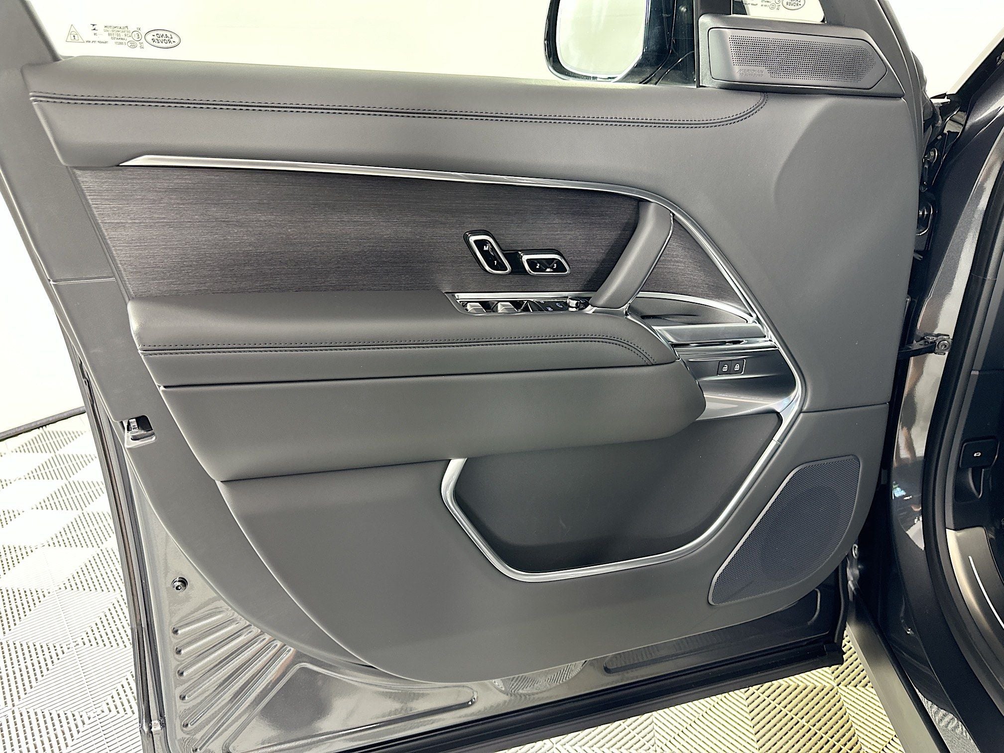 2026 Land Rover Range Rover SE LWB