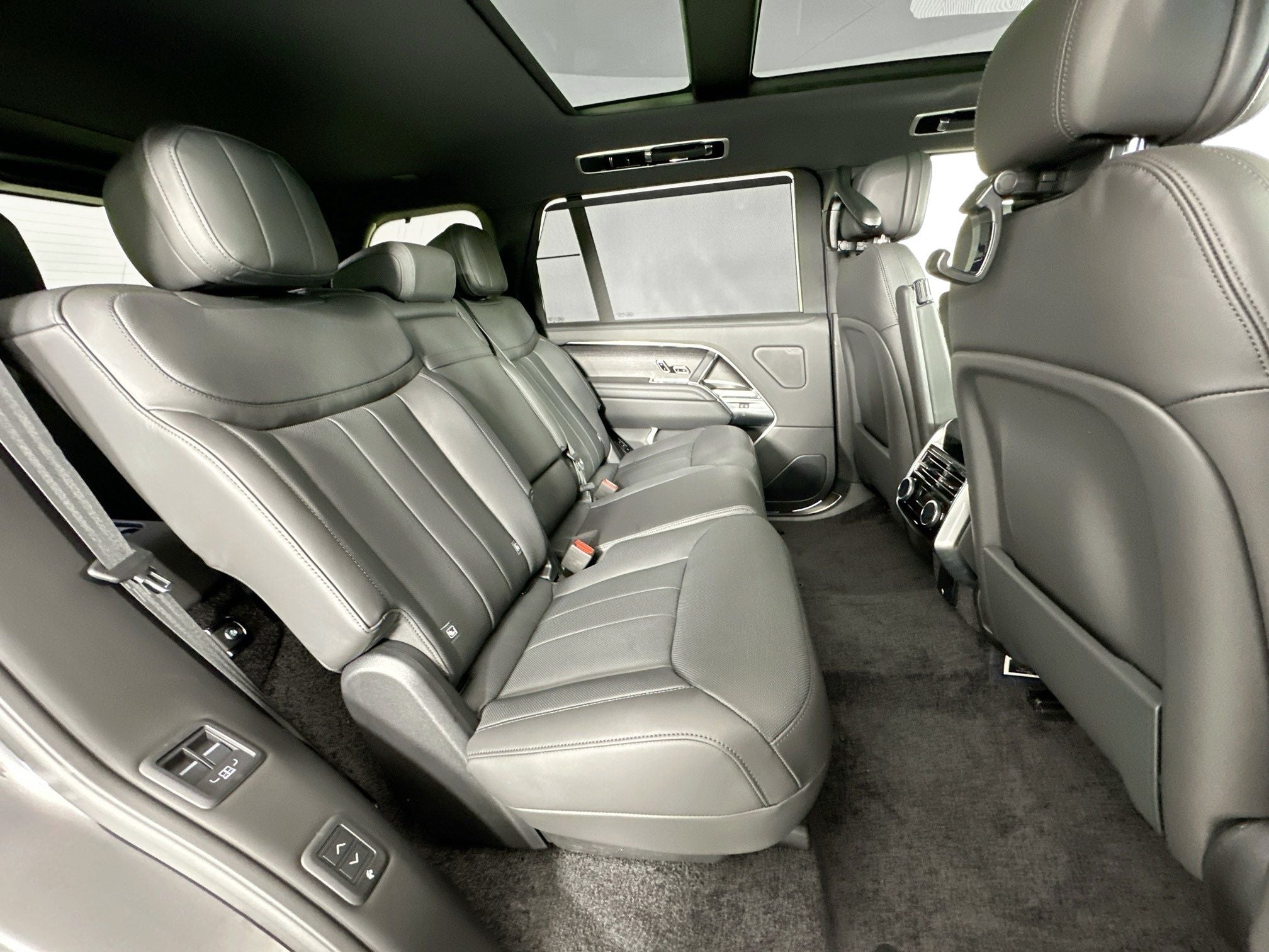 2026 Land Rover Range Rover SE LWB