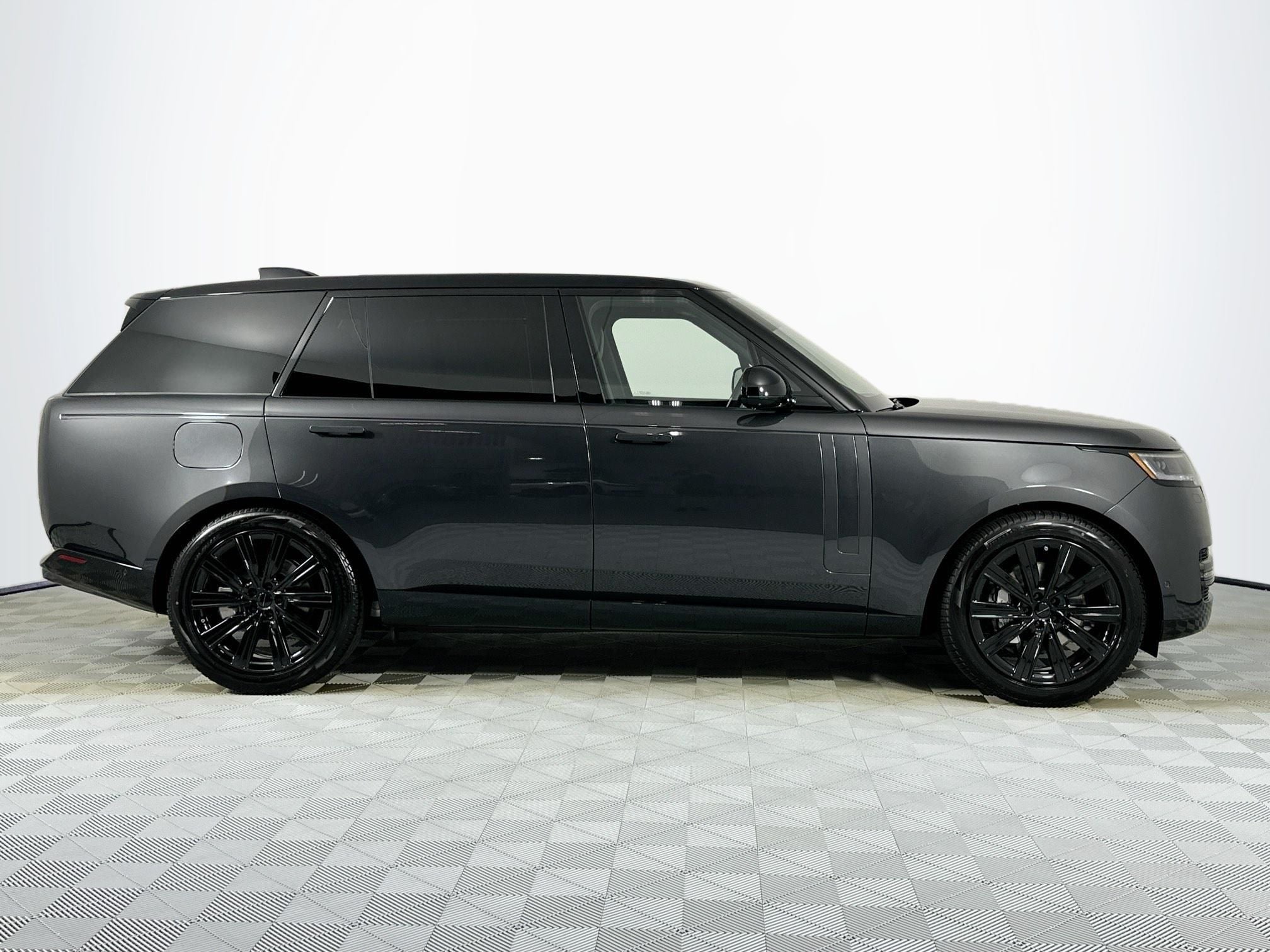 2026 Land Rover Range Rover SE LWB