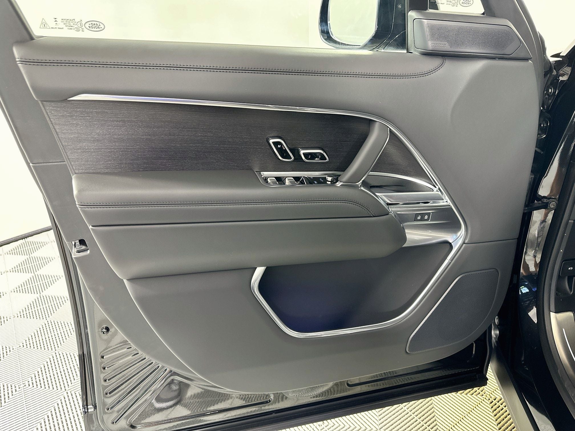 2026 Land Rover Range Rover SE LWB