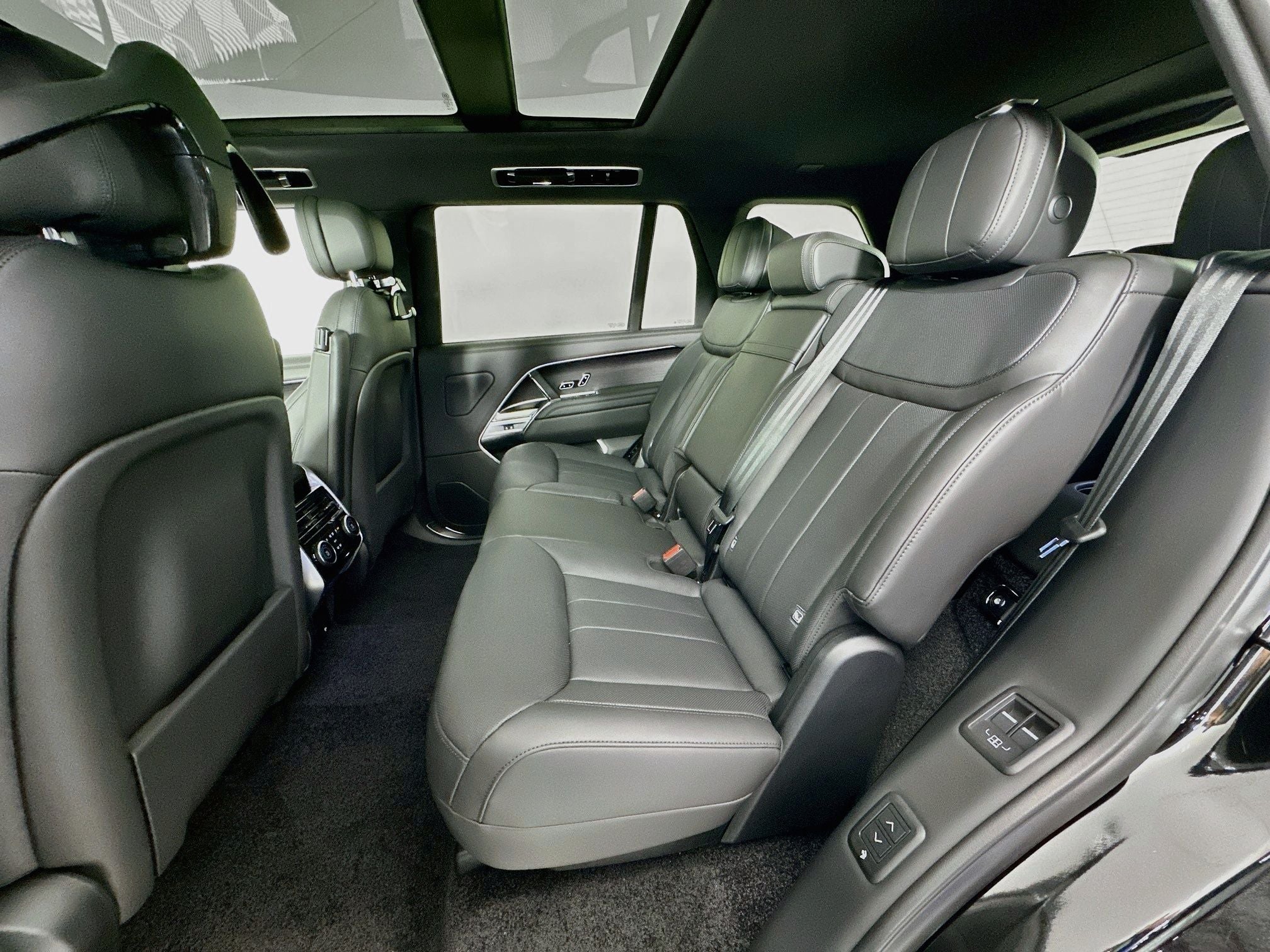 2026 Land Rover Range Rover SE LWB