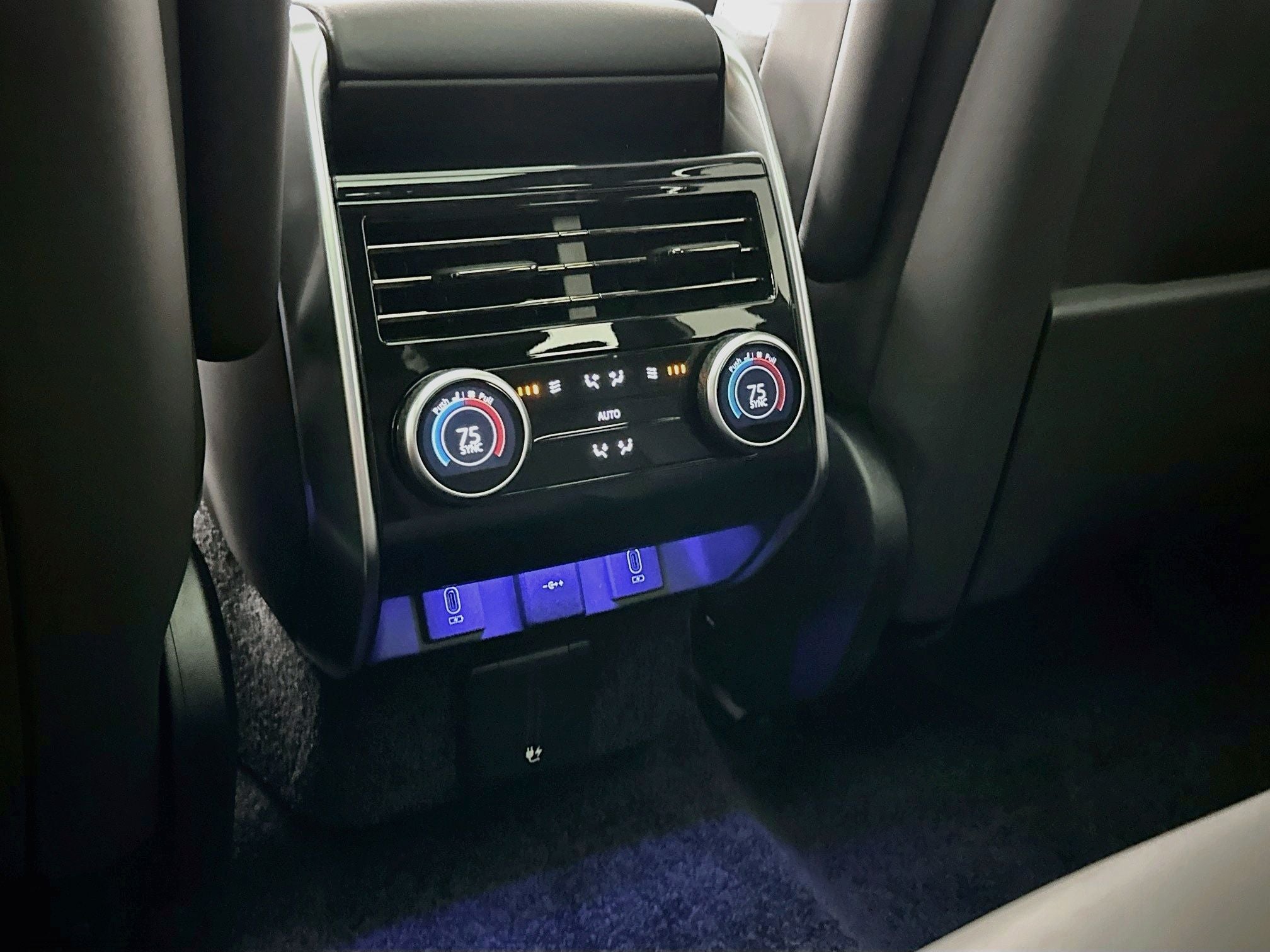 2026 Land Rover Range Rover SE LWB