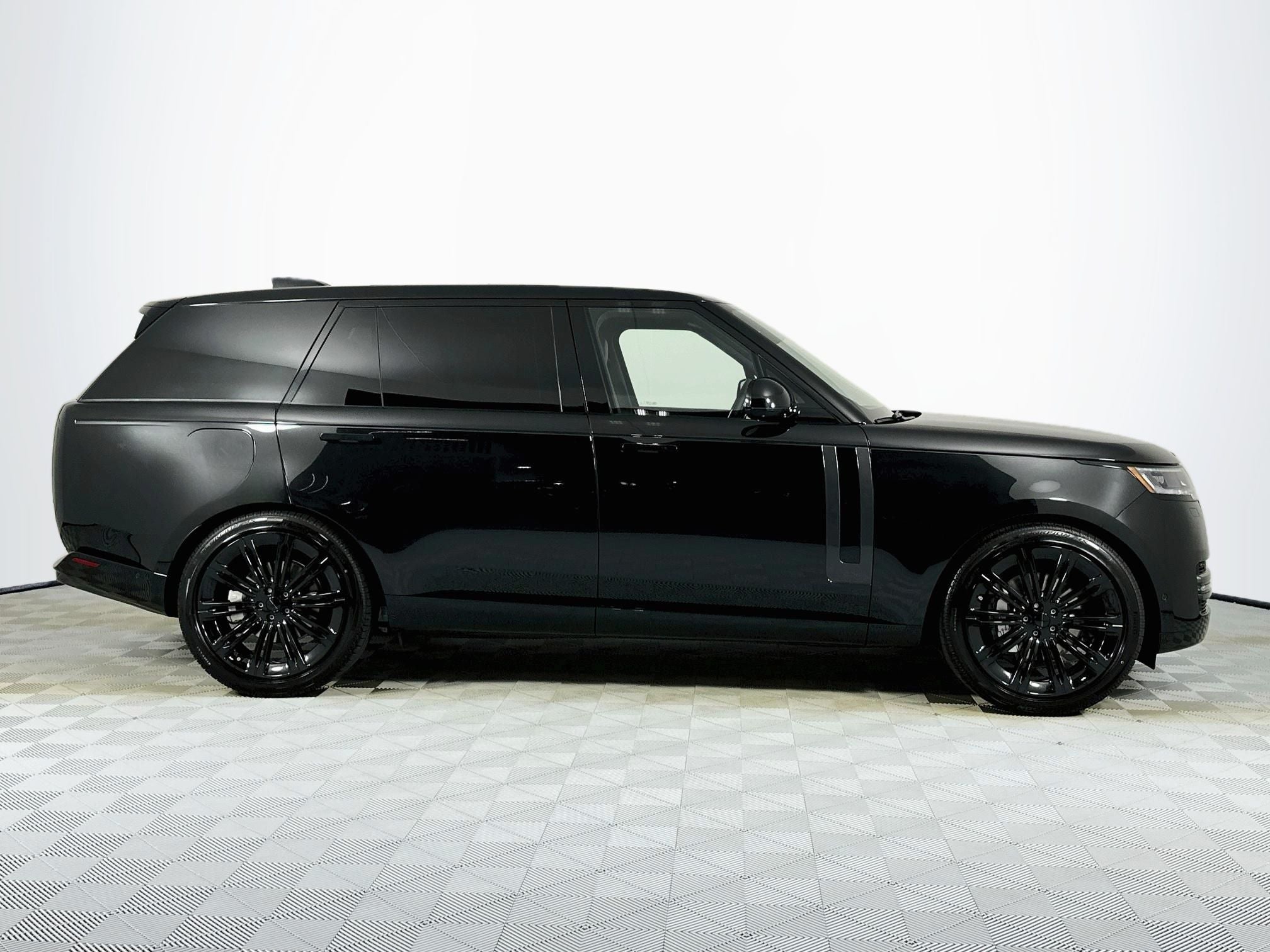 2026 Land Rover Range Rover SE LWB