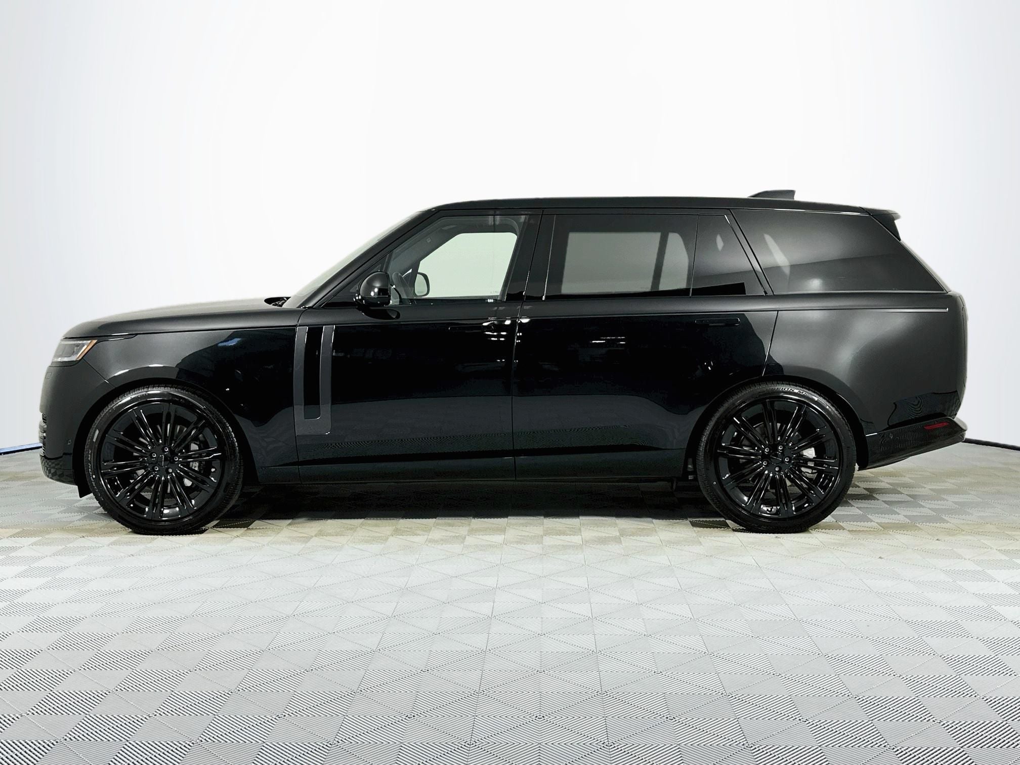 2026 Land Rover Range Rover SE LWB