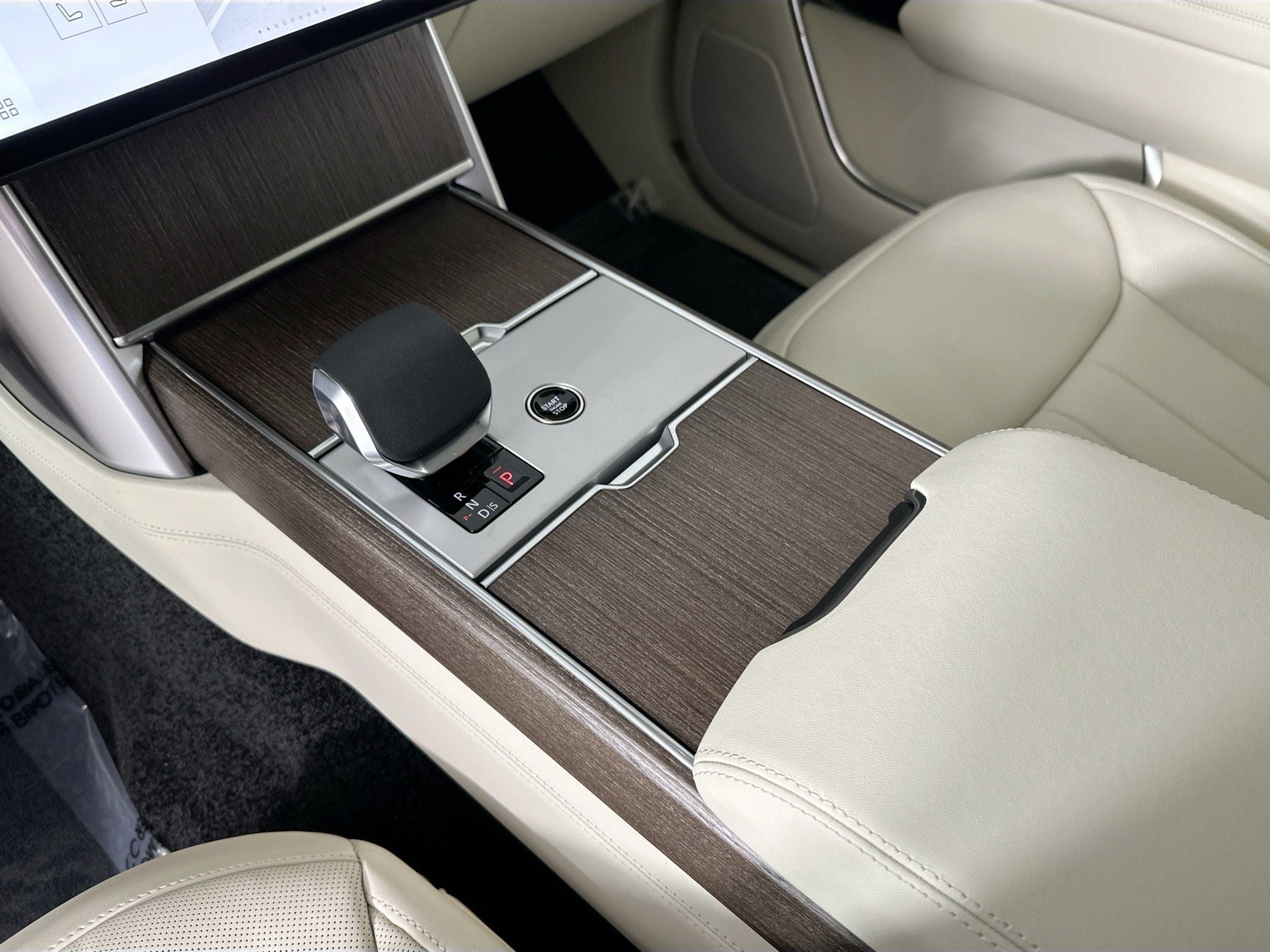 2026 Land Rover Range Rover SE LWB