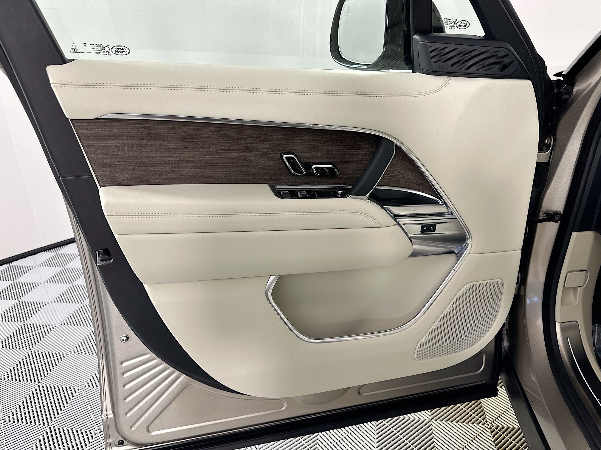 2026 Land Rover Range Rover SE LWB