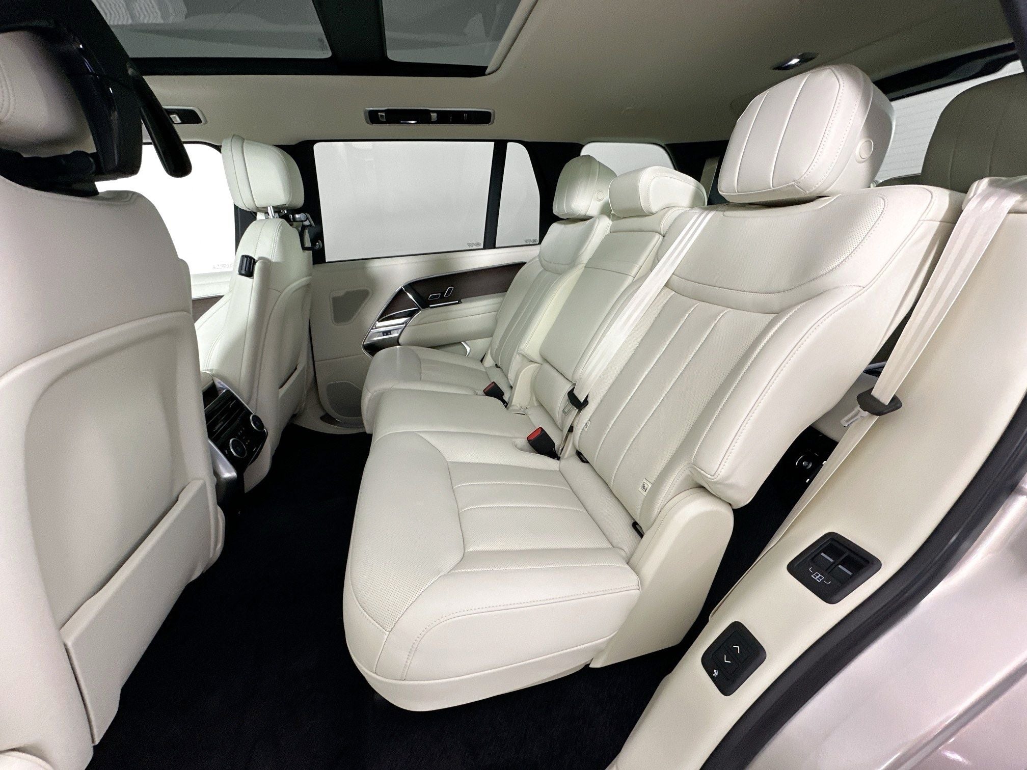 2026 Land Rover Range Rover SE LWB