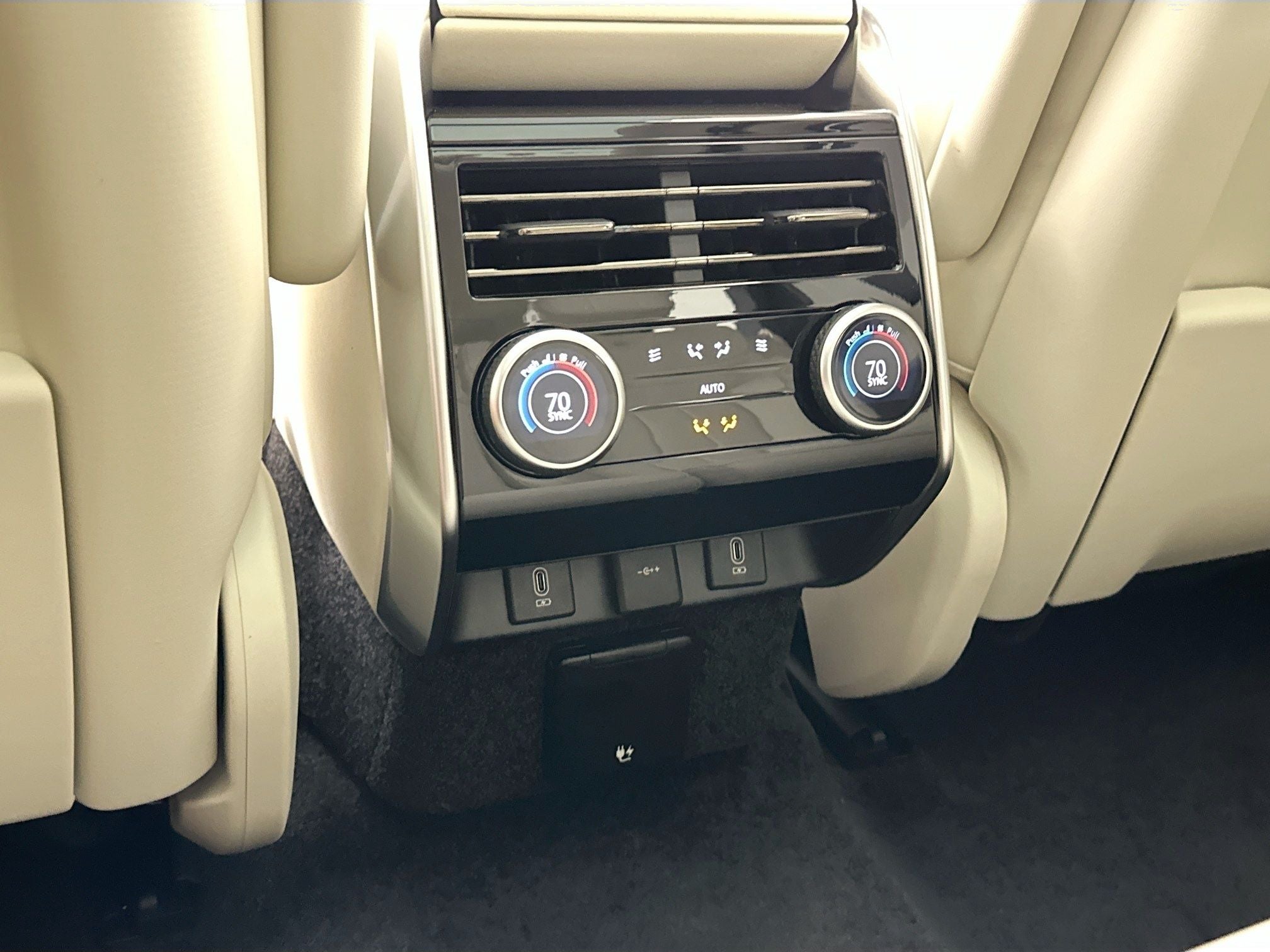 2026 Land Rover Range Rover SE LWB