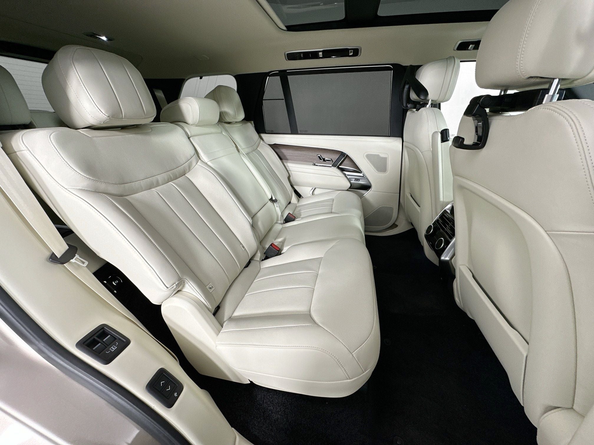 2026 Land Rover Range Rover SE LWB