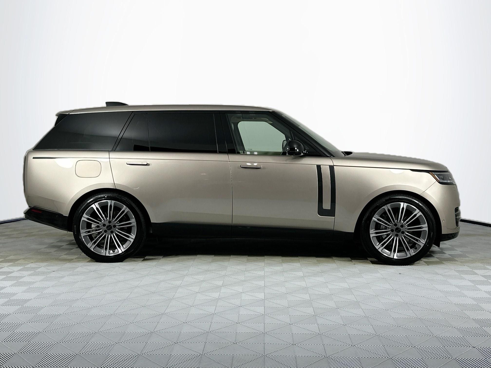 2026 Land Rover Range Rover SE LWB