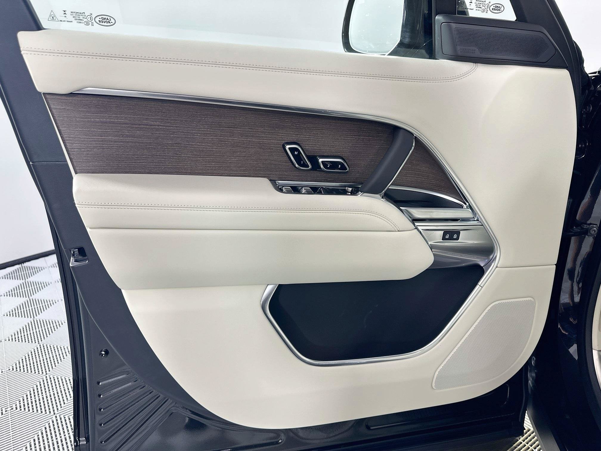 2027 Land Rover Range Rover SE LWB
