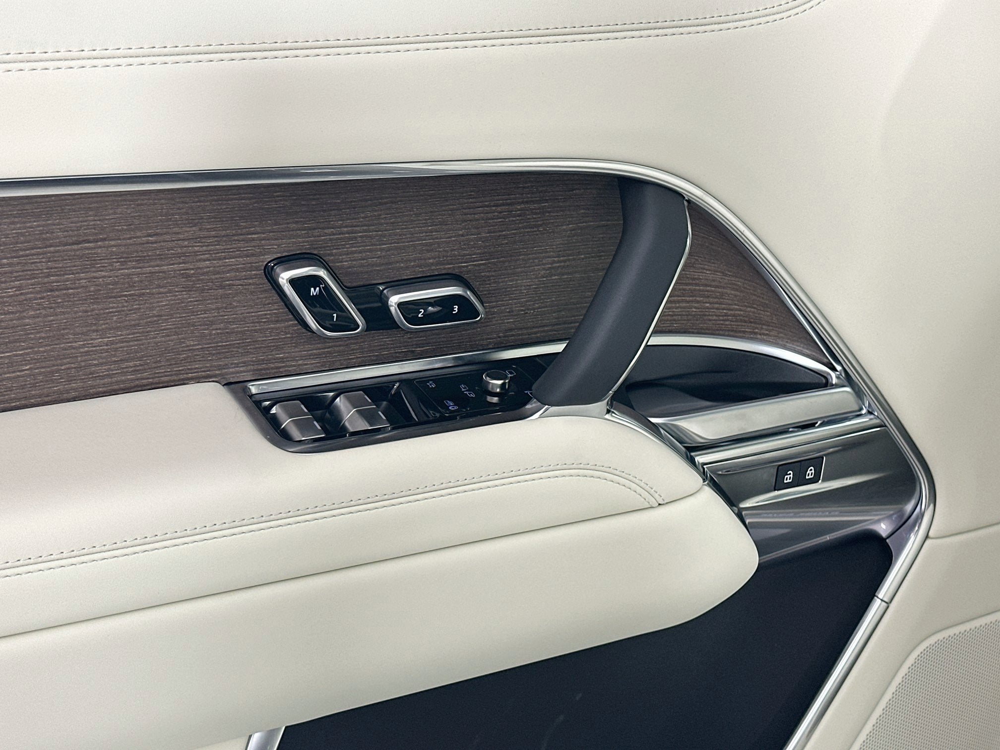 2027 Land Rover Range Rover SE LWB