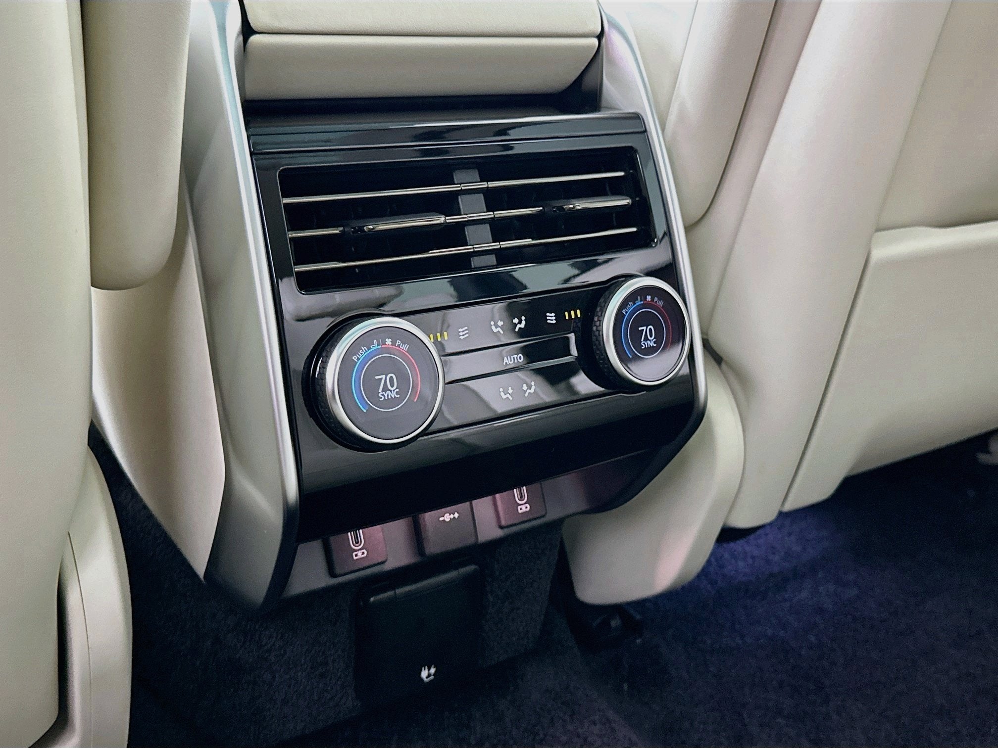2027 Land Rover Range Rover SE LWB