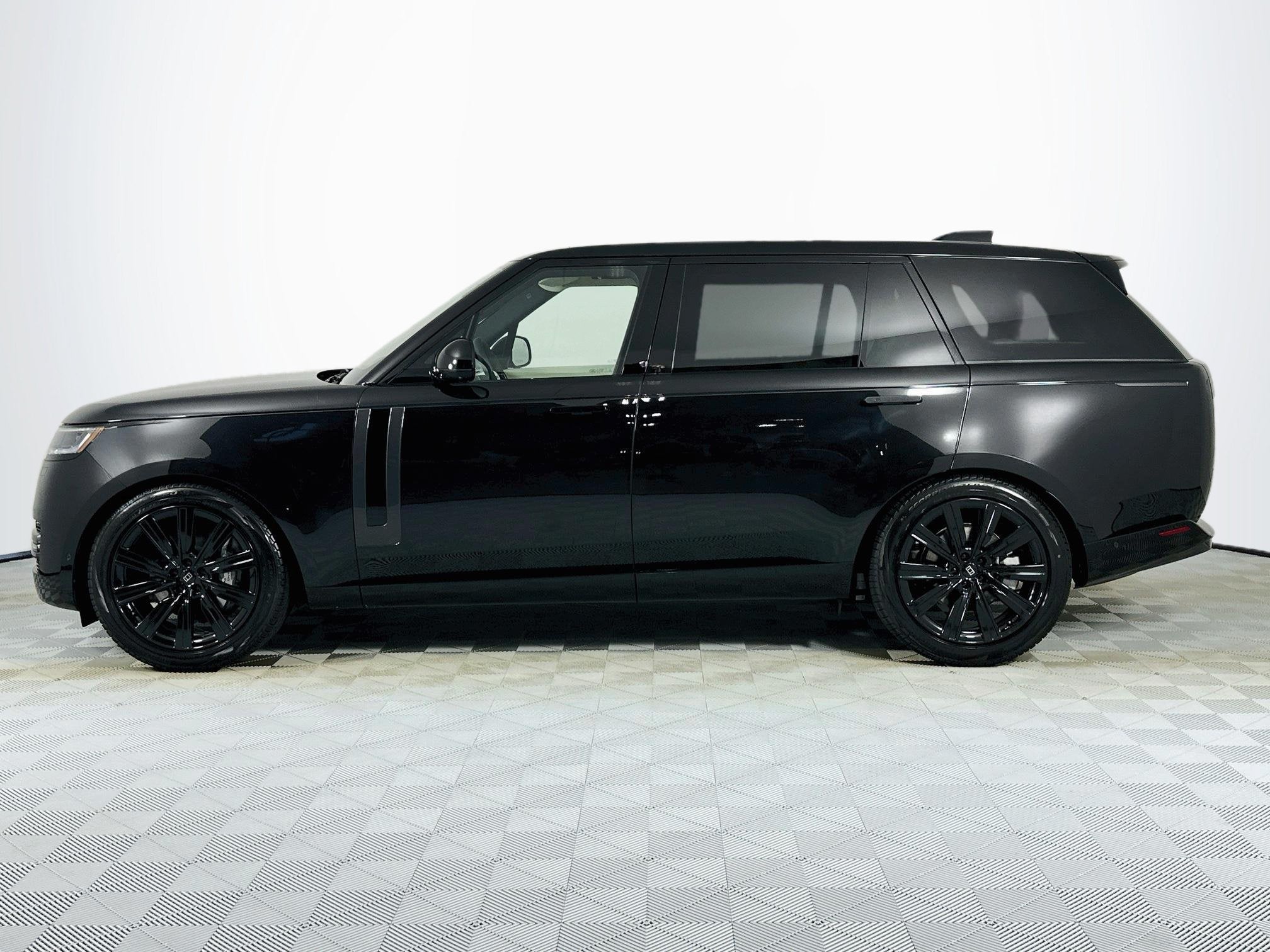 2027 Land Rover Range Rover SE LWB