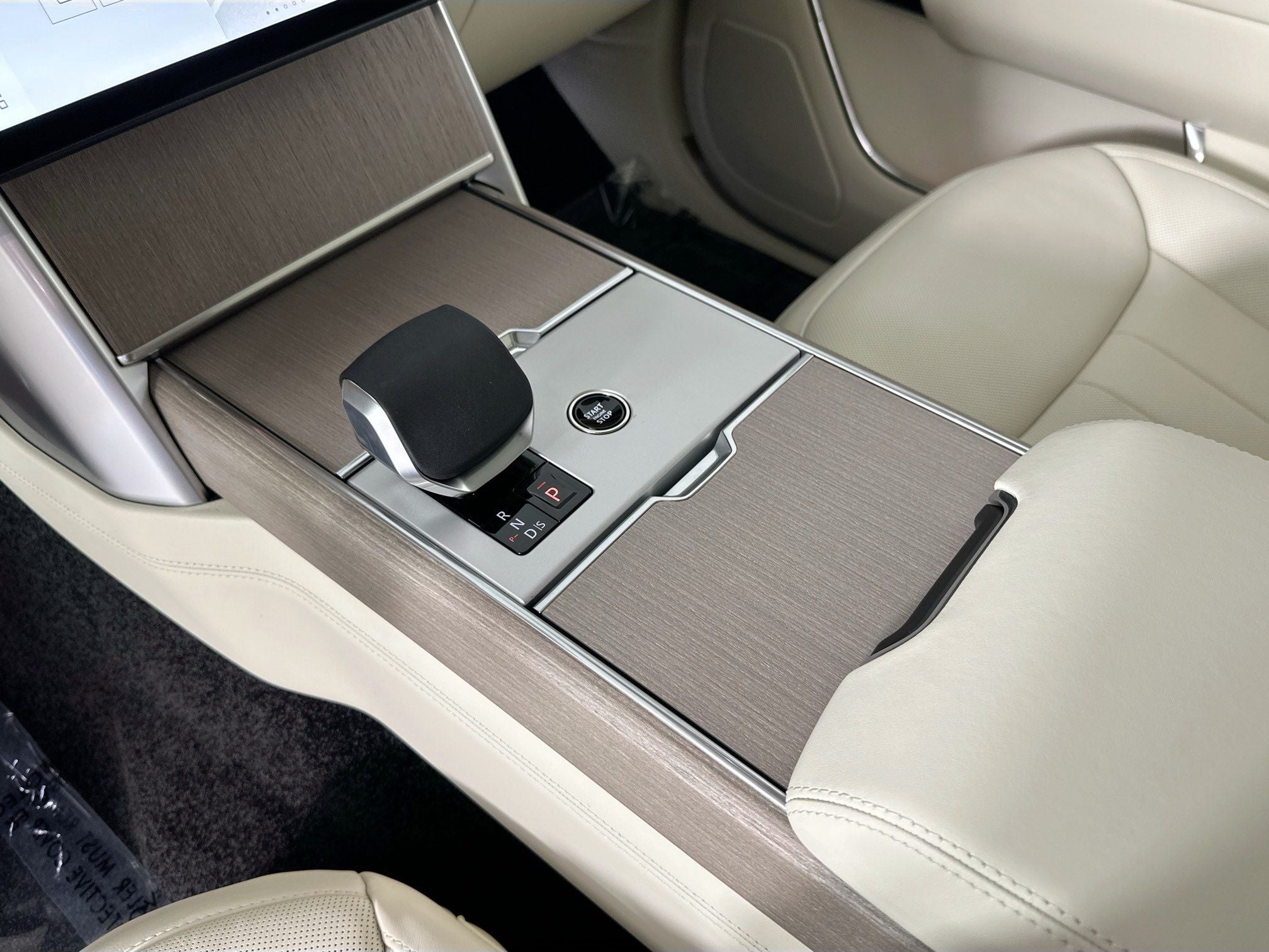 2026 Land Rover Range Rover SE LWB