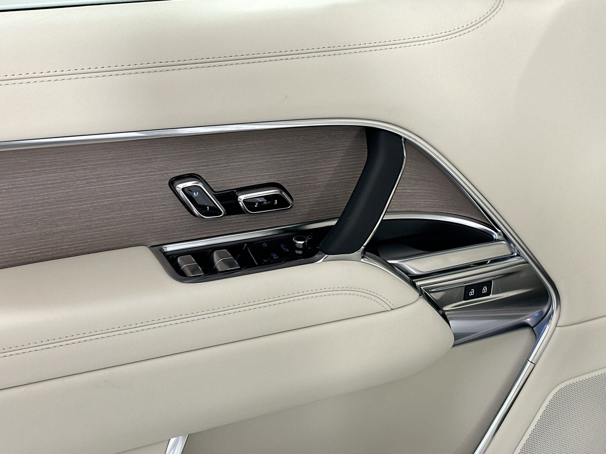 2026 Land Rover Range Rover SE LWB