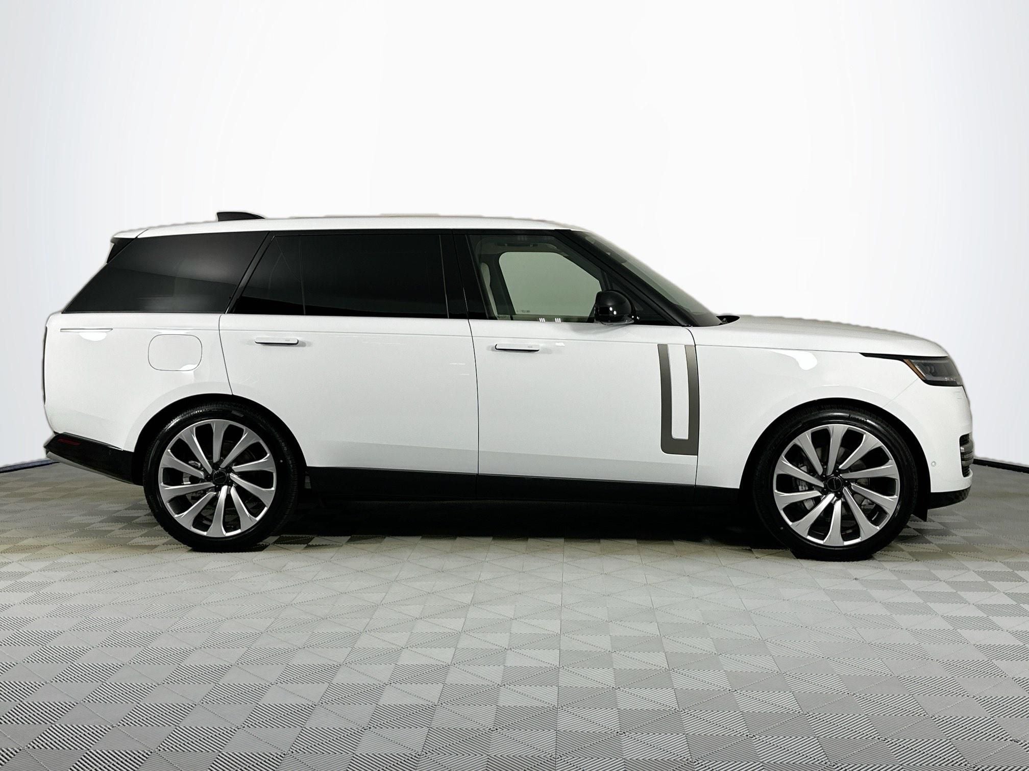2026 Land Rover Range Rover SE LWB