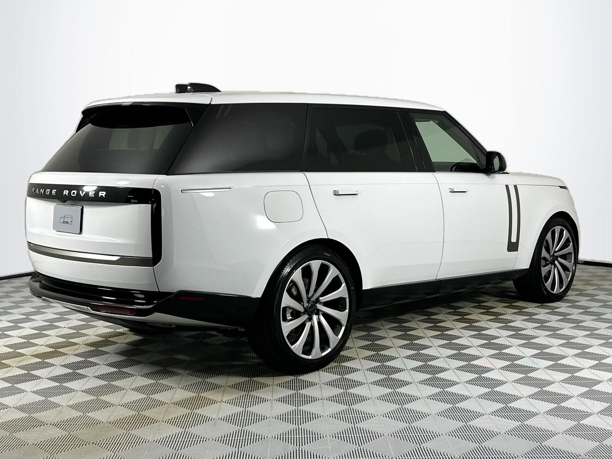 2026 Land Rover Range Rover SE LWB