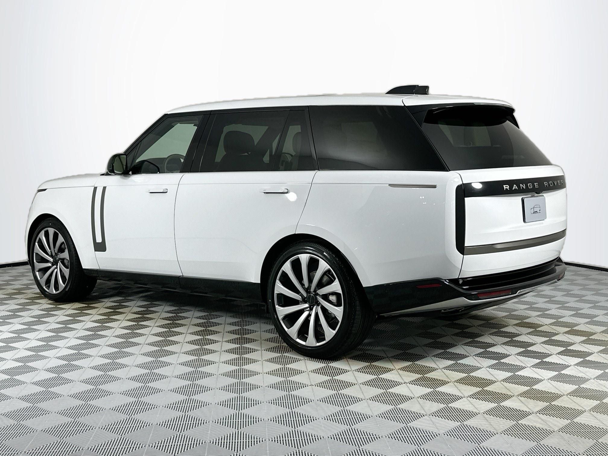 2026 Land Rover Range Rover SE LWB