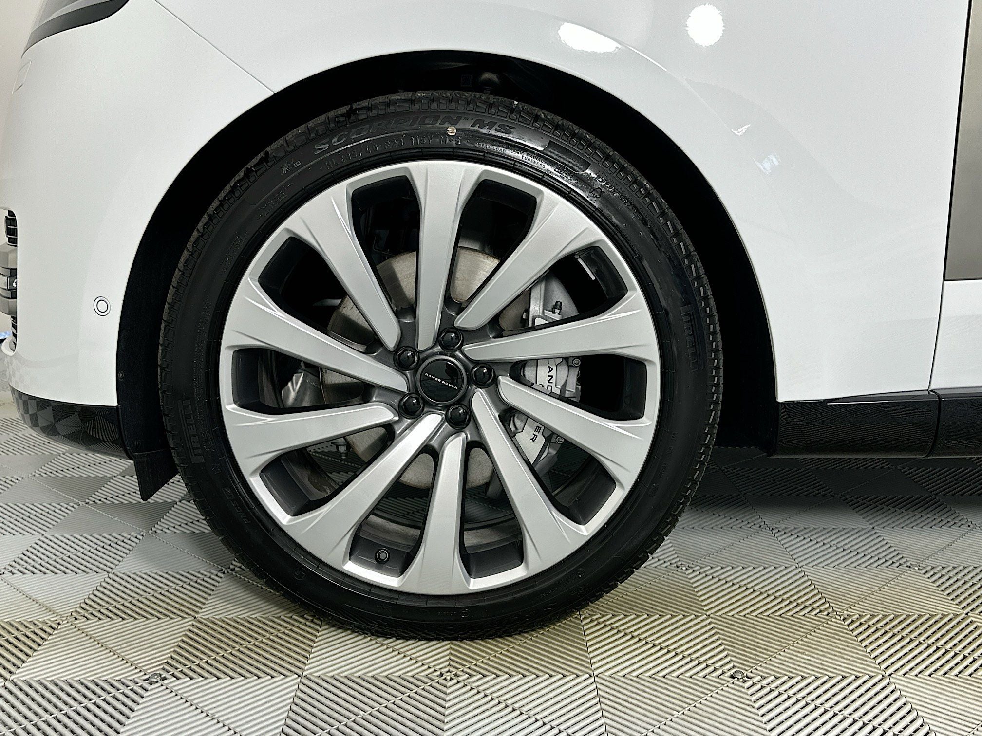 2026 Land Rover Range Rover SE LWB