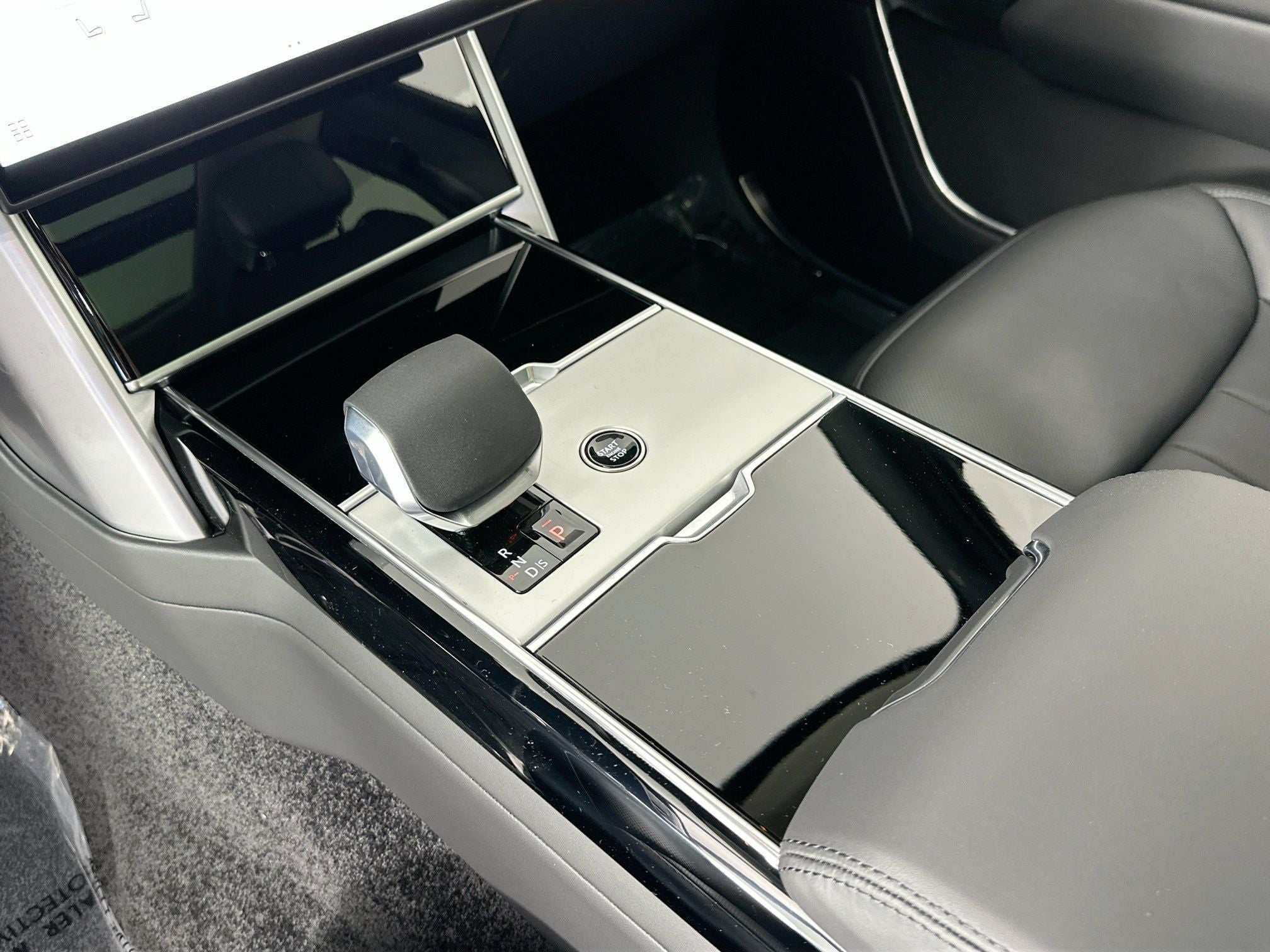 2026 Land Rover Range Rover SE LWB