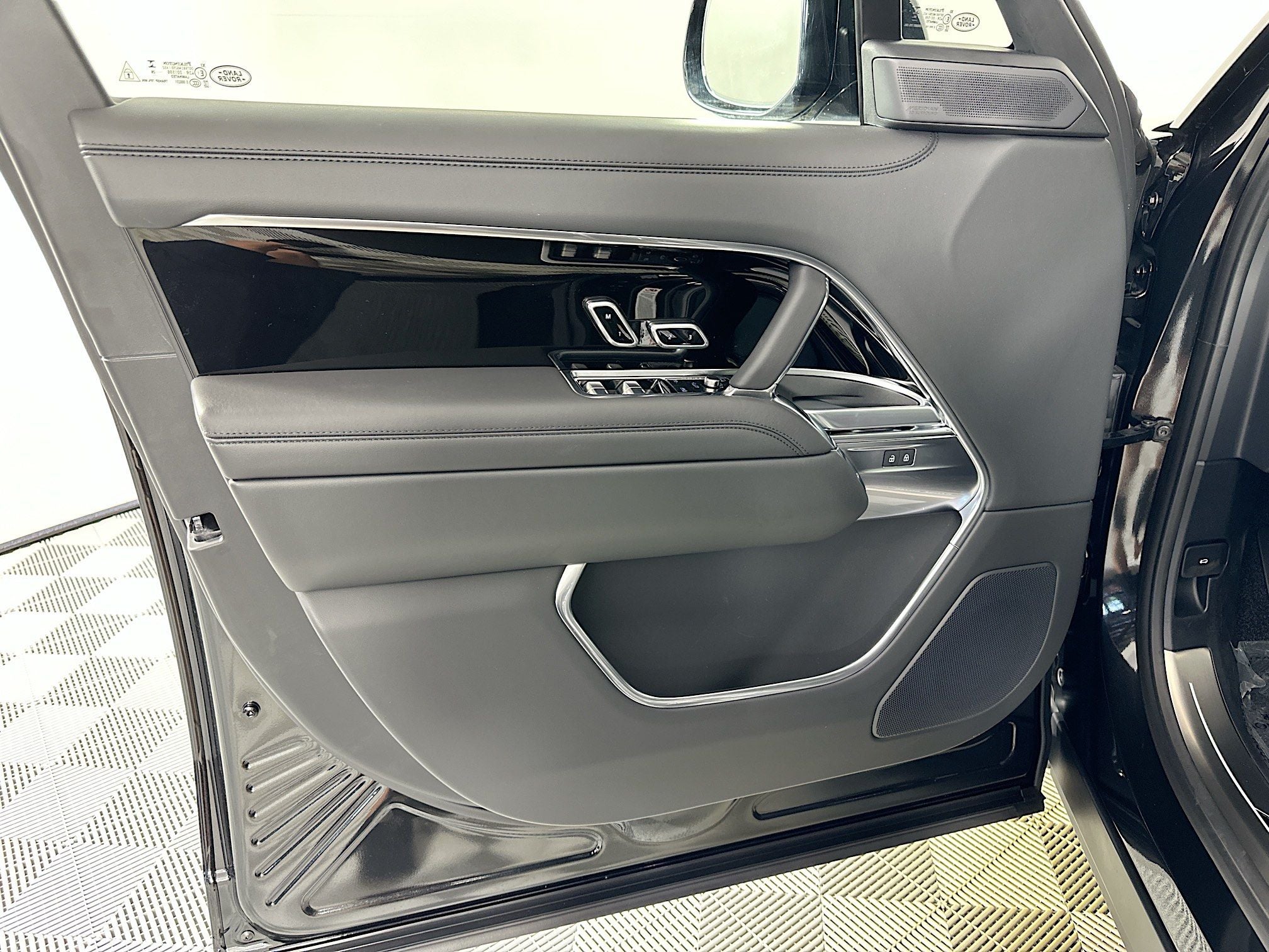2026 Land Rover Range Rover SE LWB