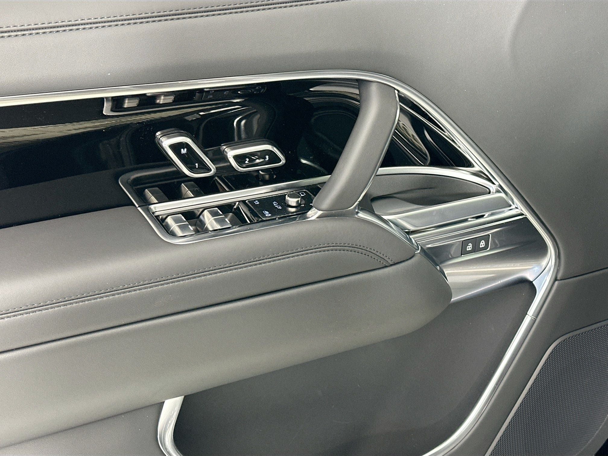 2026 Land Rover Range Rover SE LWB
