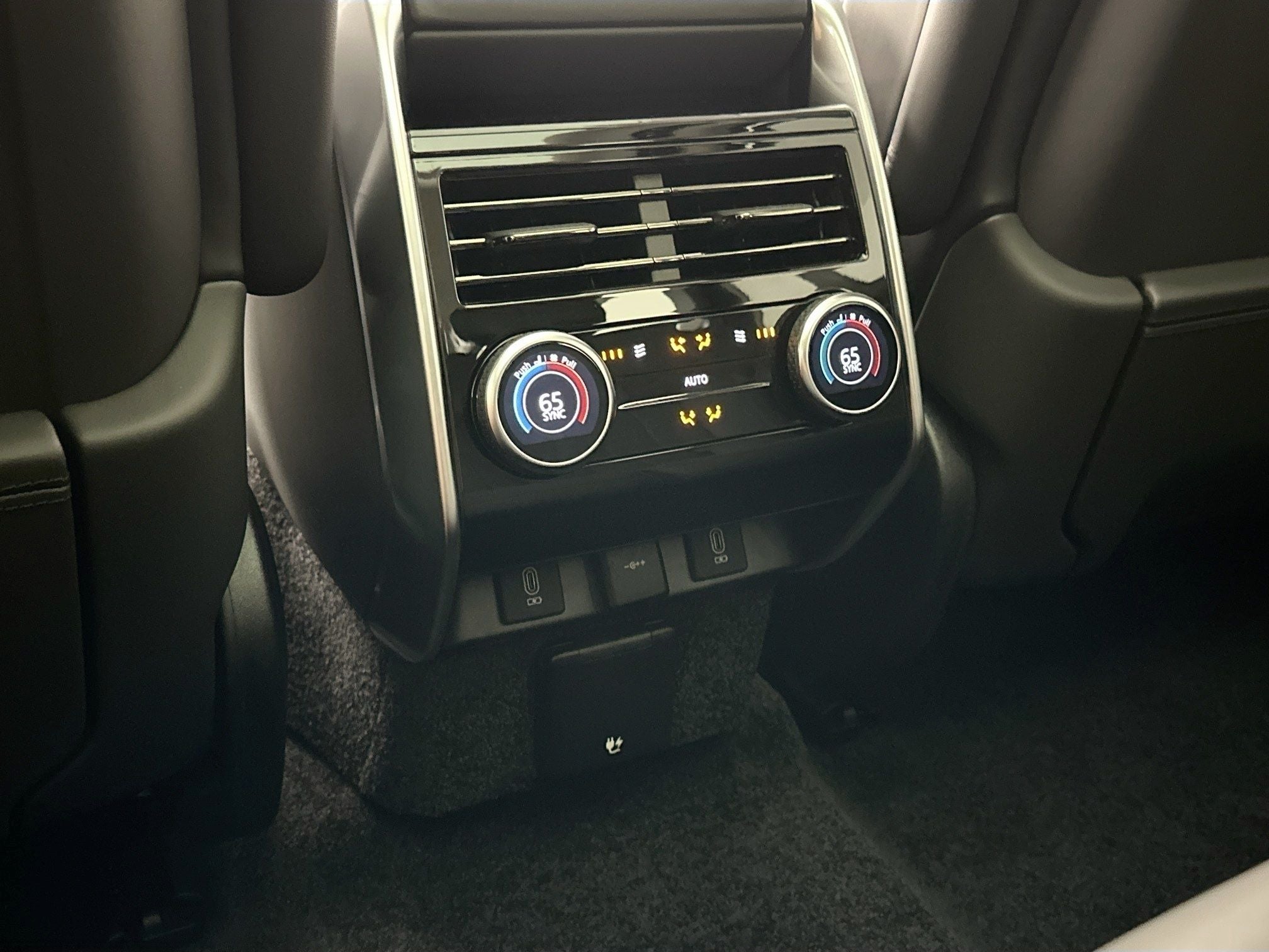 2026 Land Rover Range Rover SE LWB
