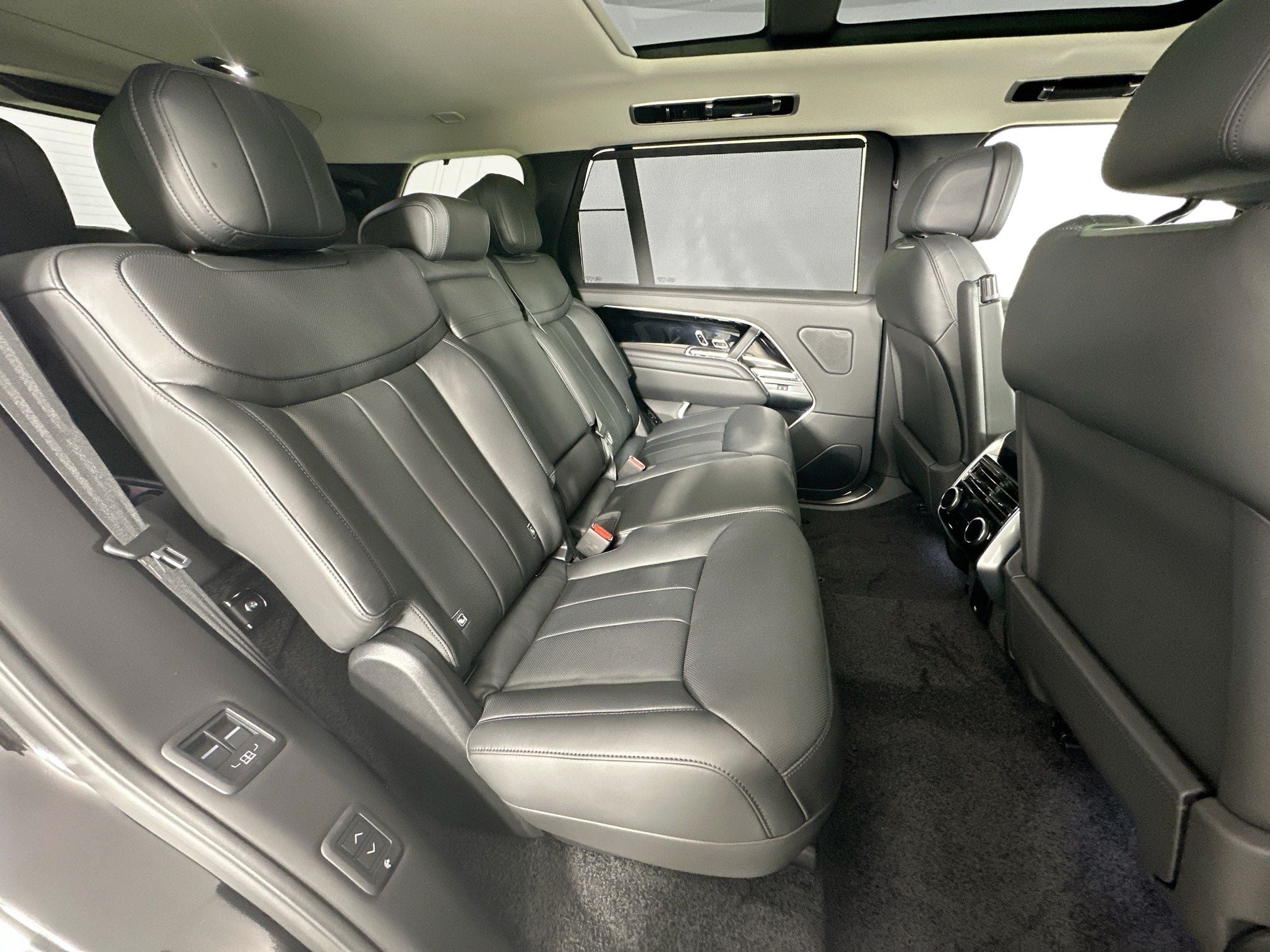 2026 Land Rover Range Rover SE LWB