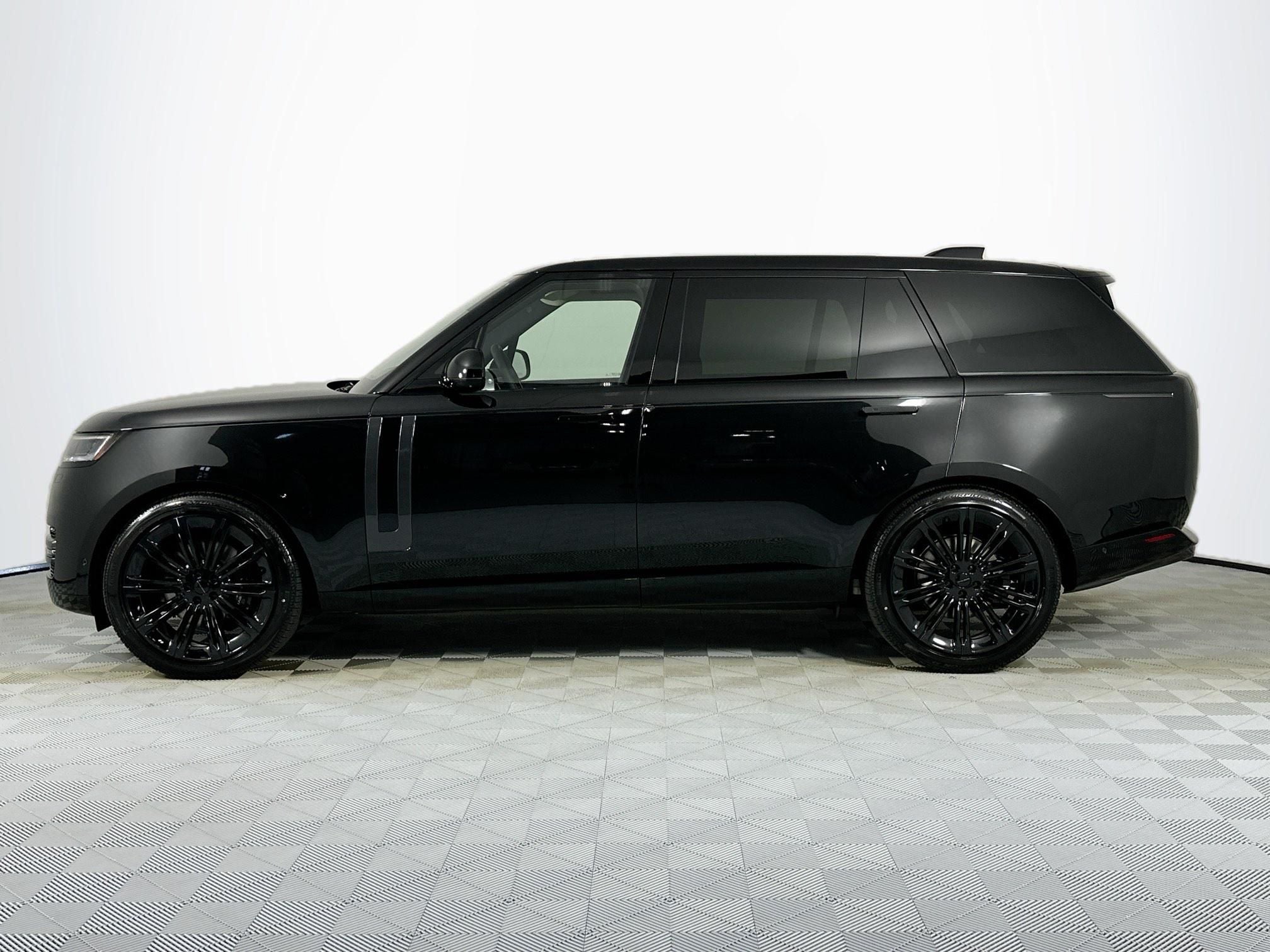 2026 Land Rover Range Rover SE LWB