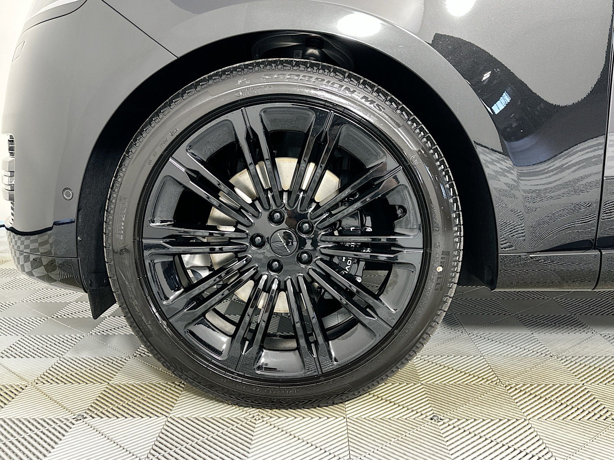 2026 Land Rover Range Rover SE LWB