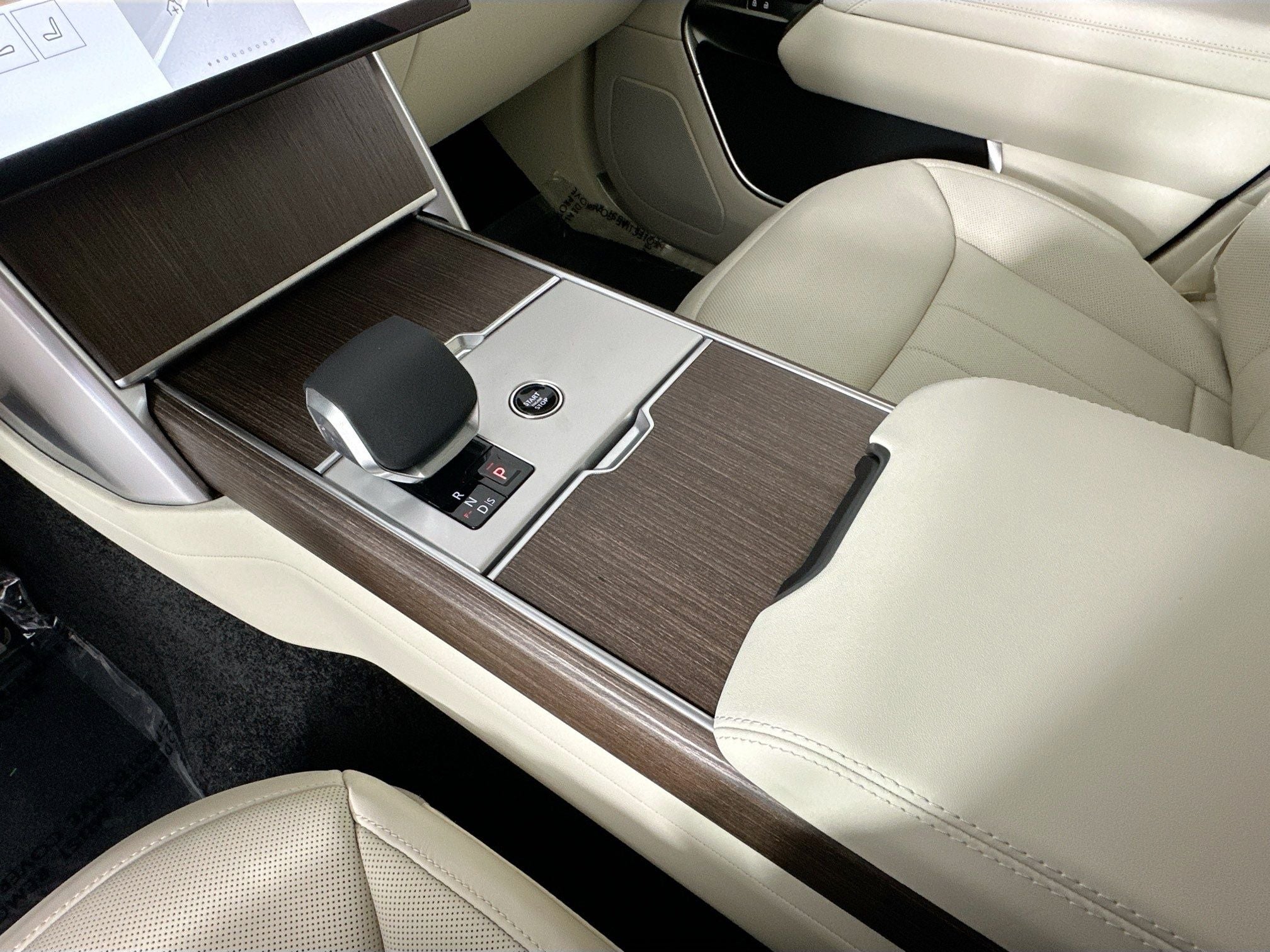 2026 Land Rover Range Rover SE LWB