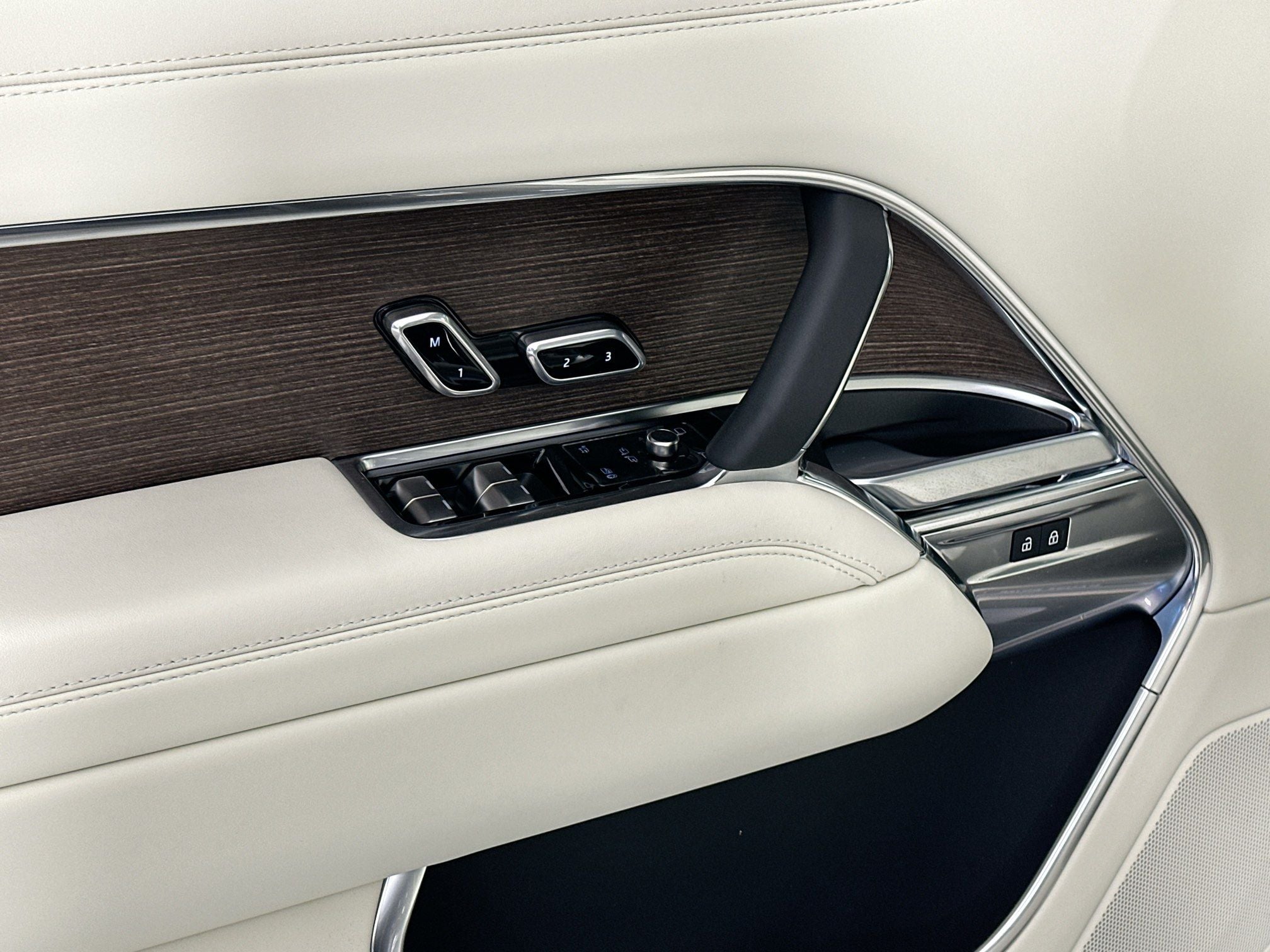 2026 Land Rover Range Rover SE LWB