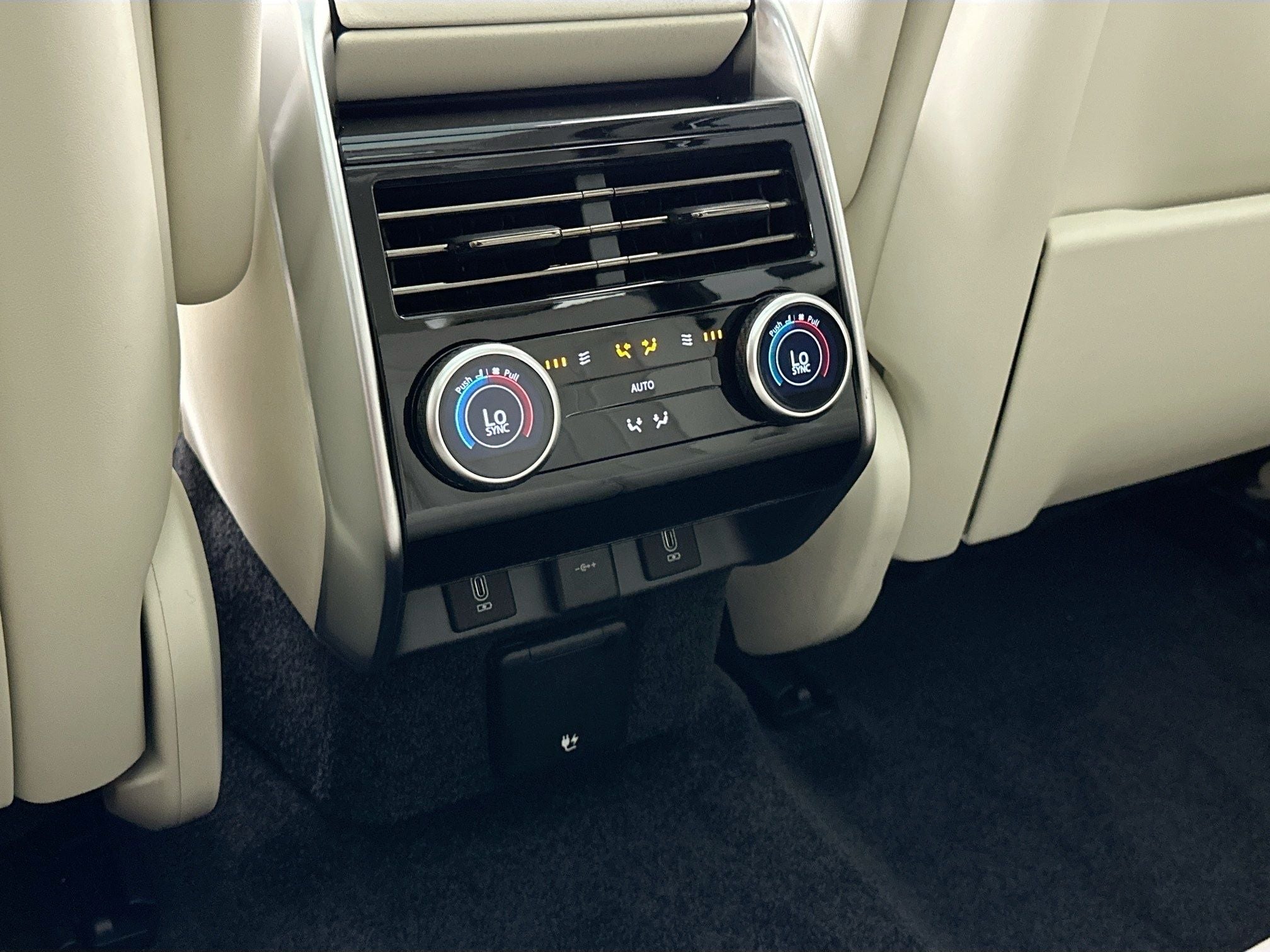 2026 Land Rover Range Rover SE LWB