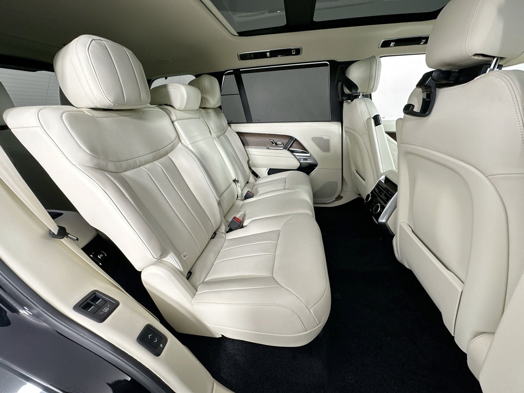 2026 Land Rover Range Rover SE LWB