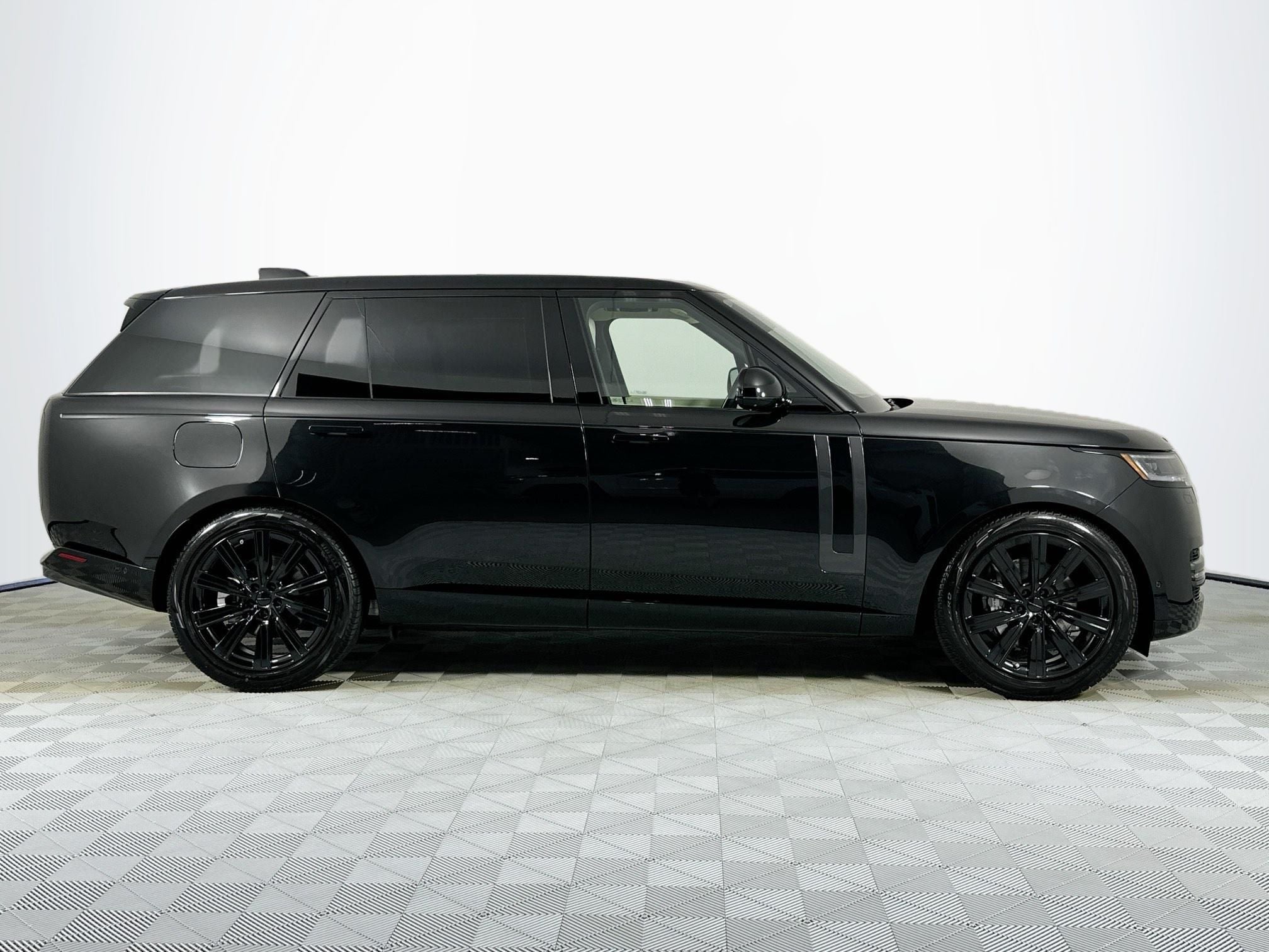 2026 Land Rover Range Rover SE LWB