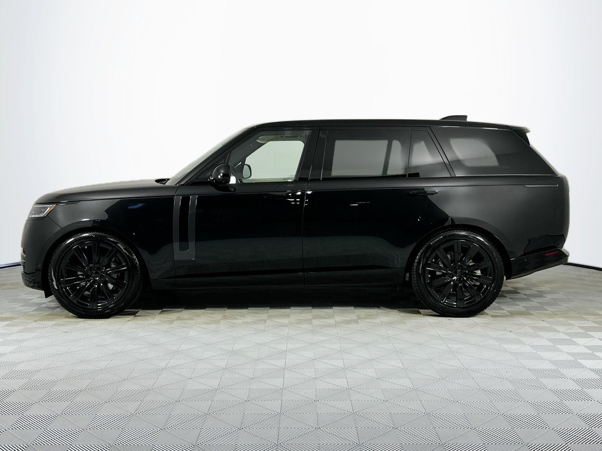 2026 Land Rover Range Rover SE LWB