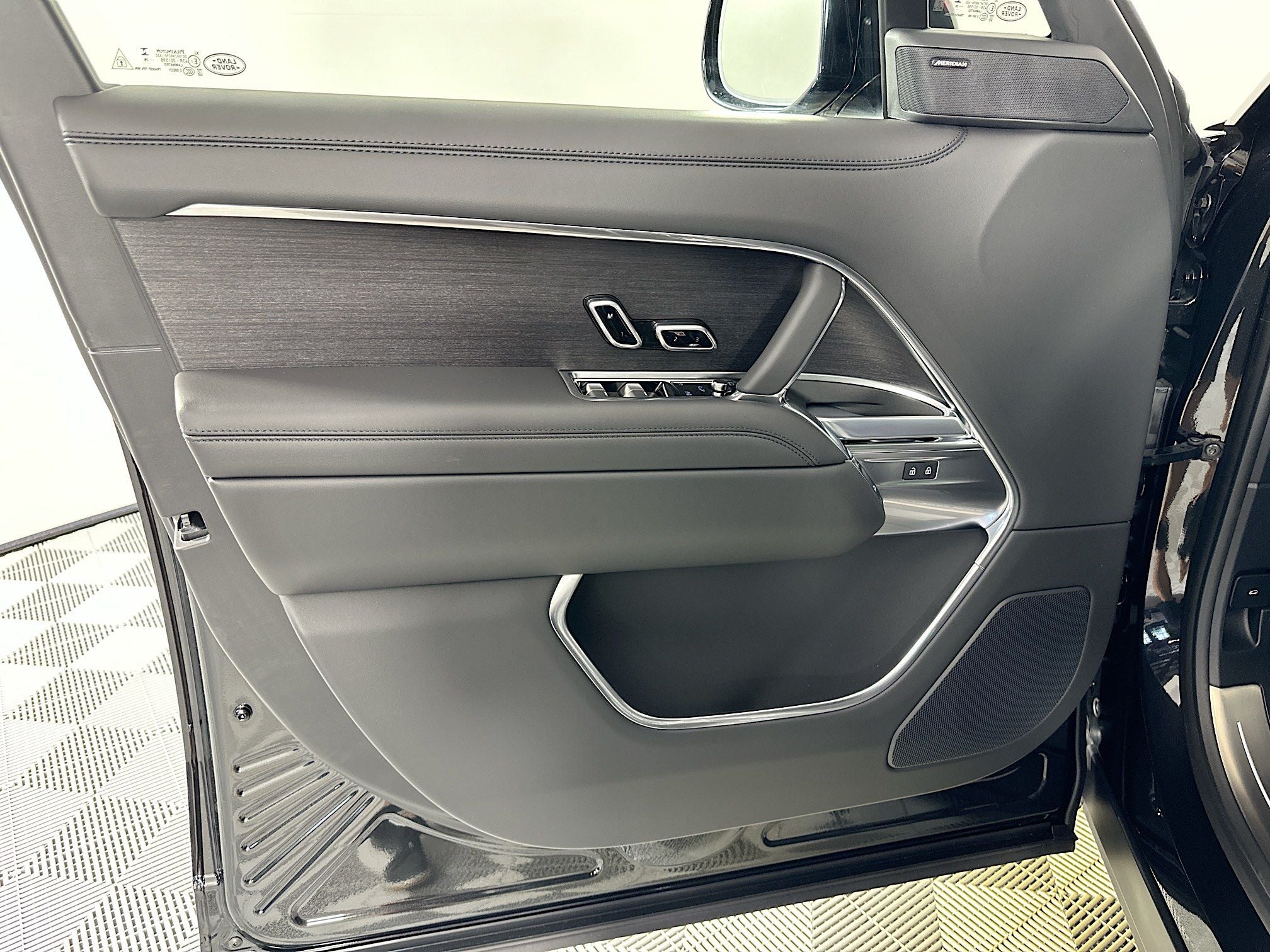 2026 Land Rover Range Rover SE LWB
