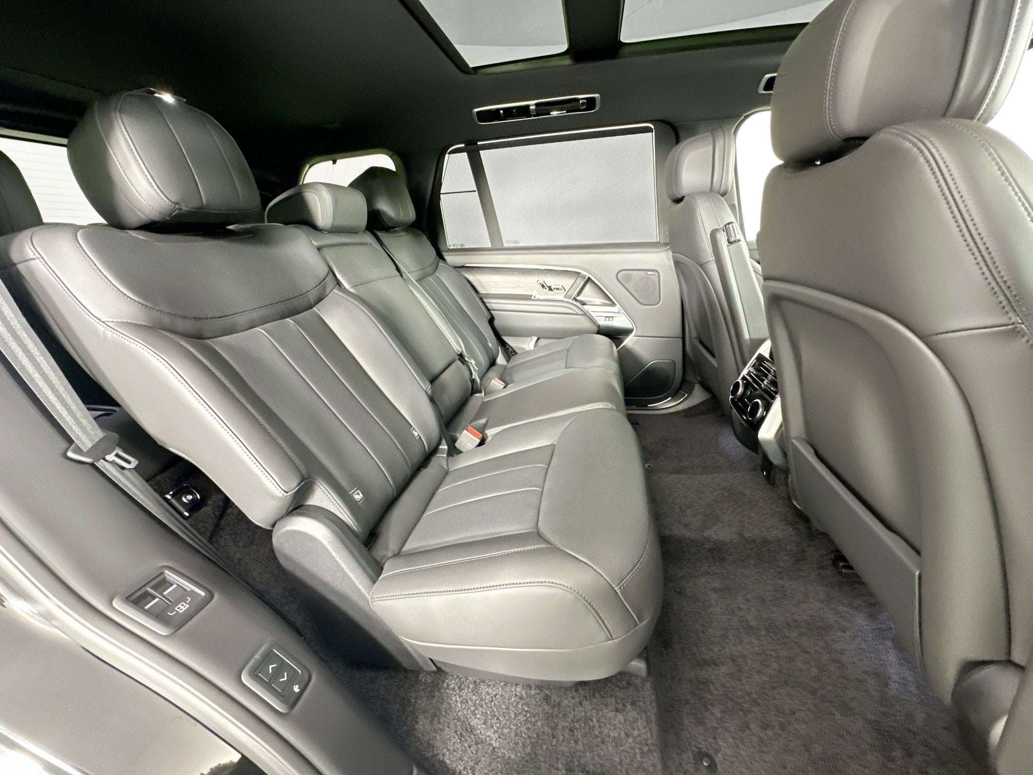 2026 Land Rover Range Rover SE LWB