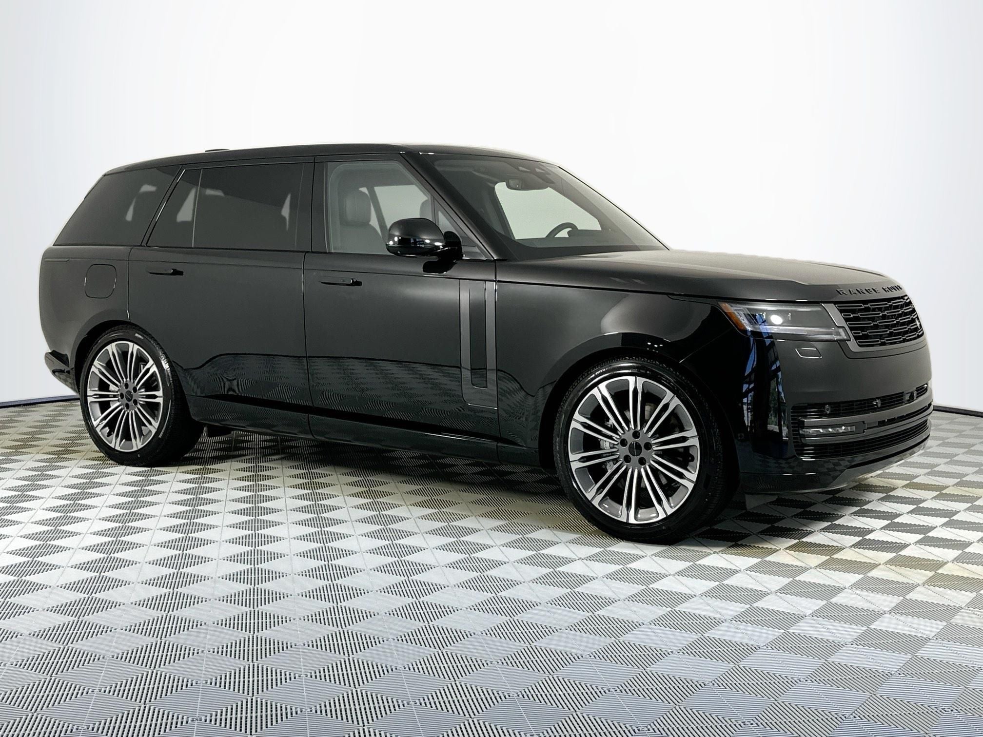 2026 Land Rover Range Rover SE LWB