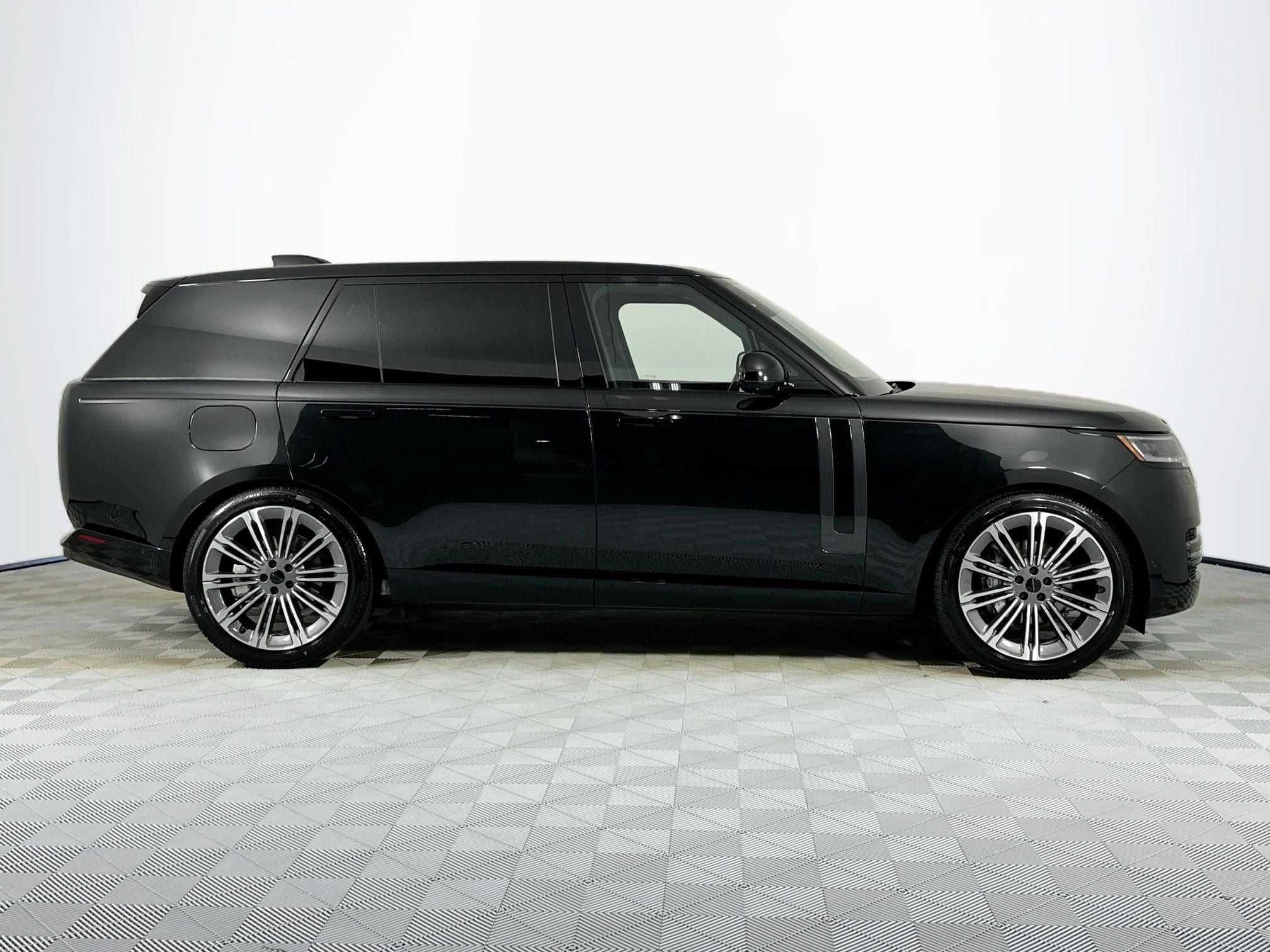 2026 Land Rover Range Rover SE LWB