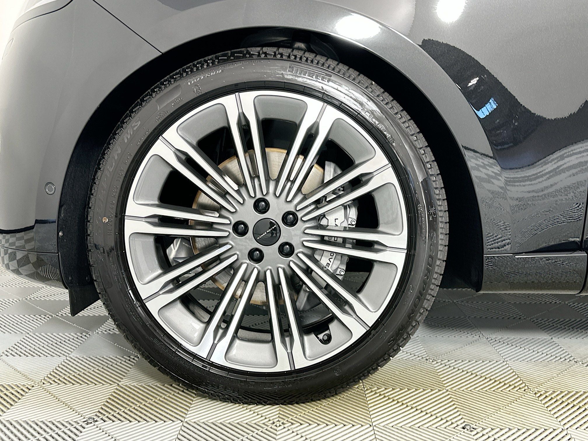 2026 Land Rover Range Rover SE LWB