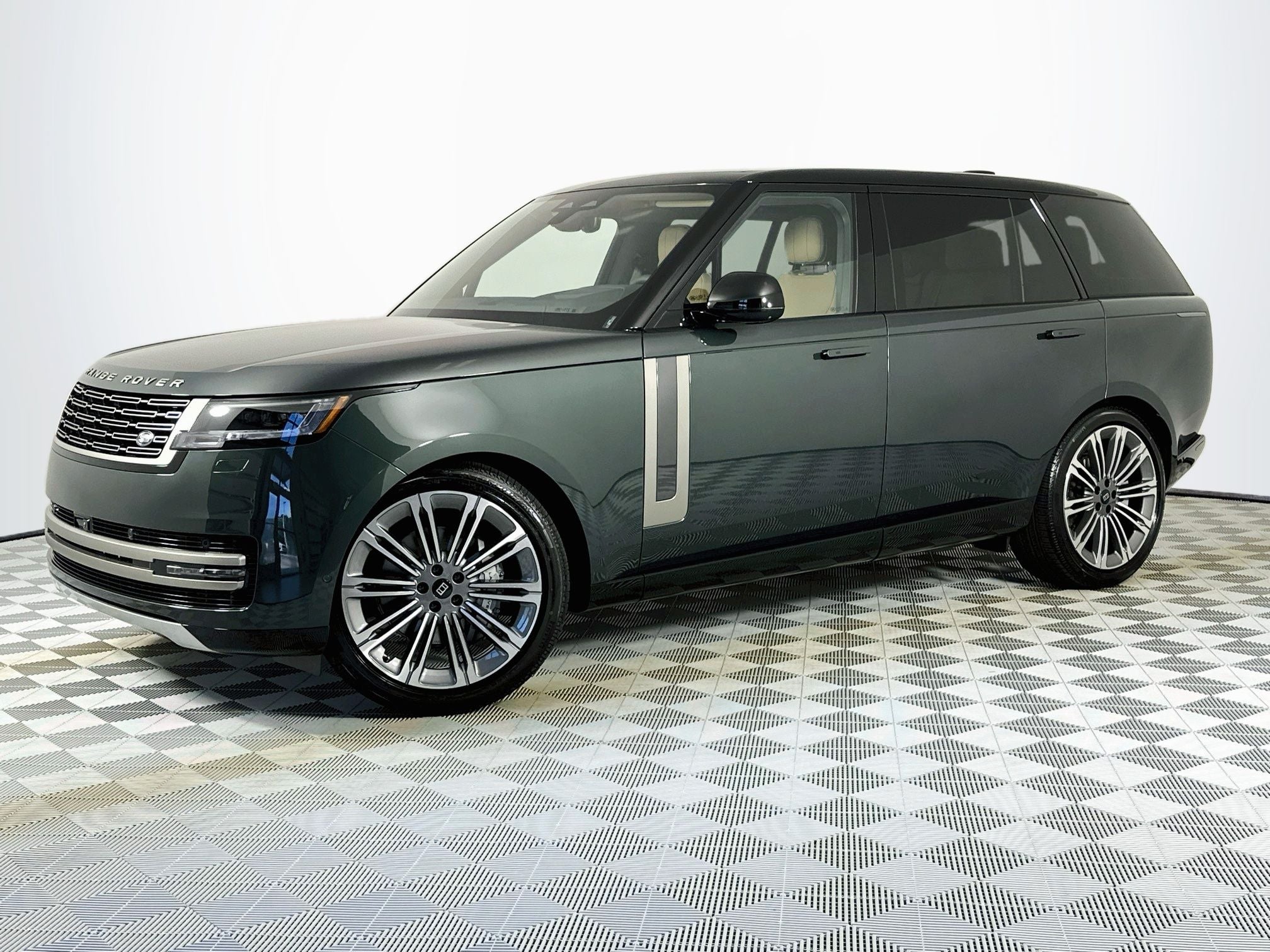 2027 Land Rover Range Rover SE LWB