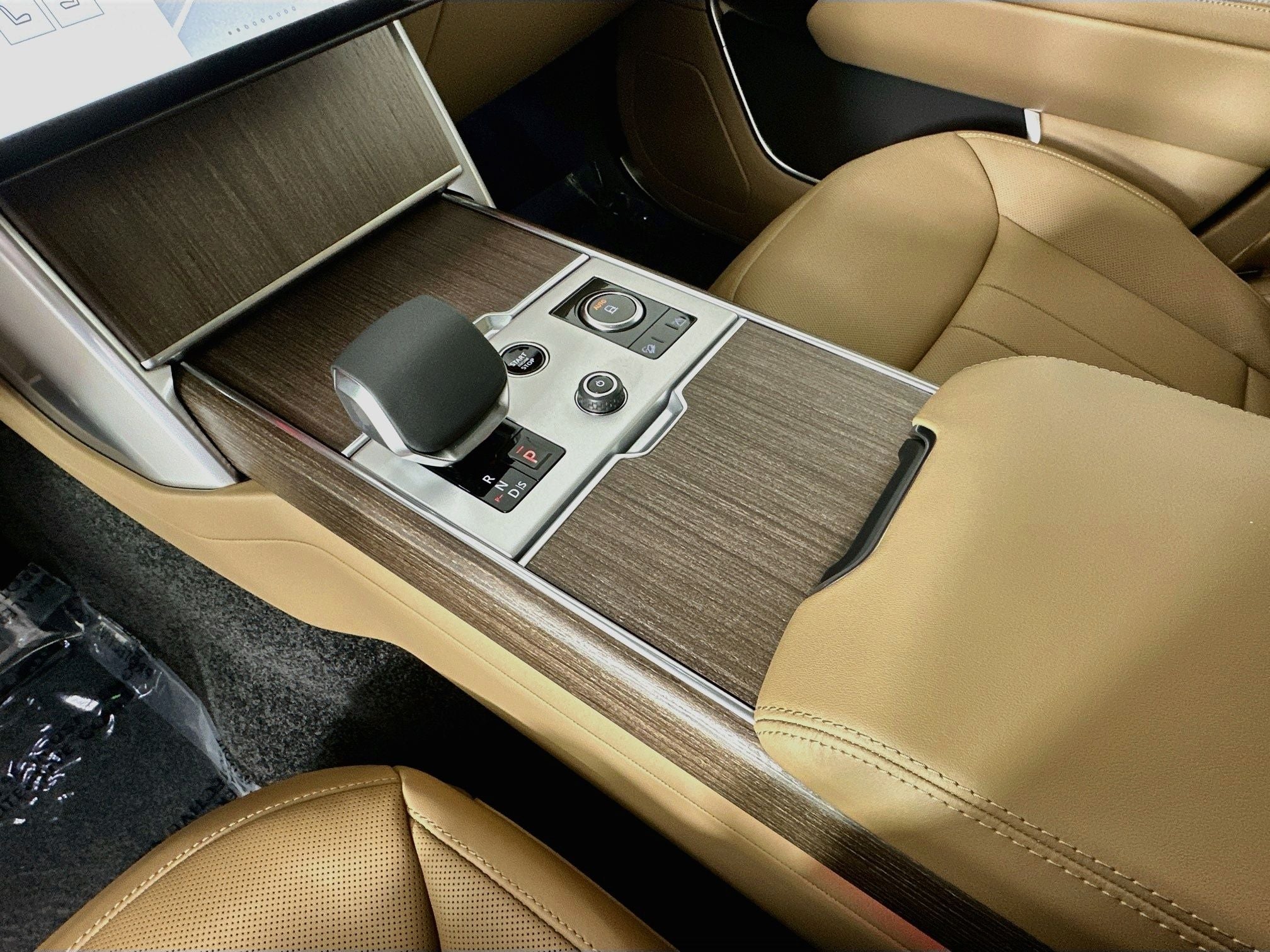2027 Land Rover Range Rover SE LWB