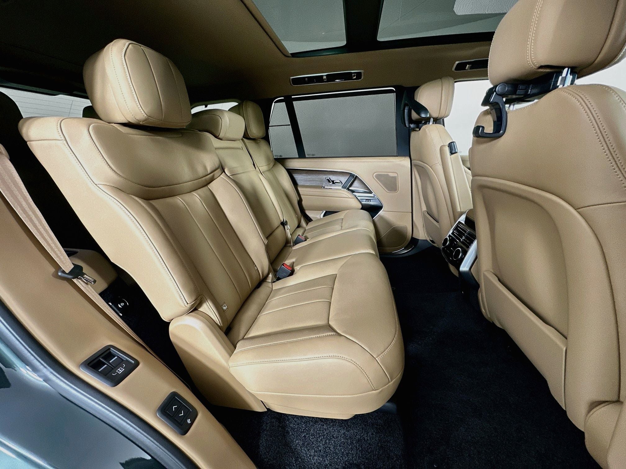 2027 Land Rover Range Rover SE LWB
