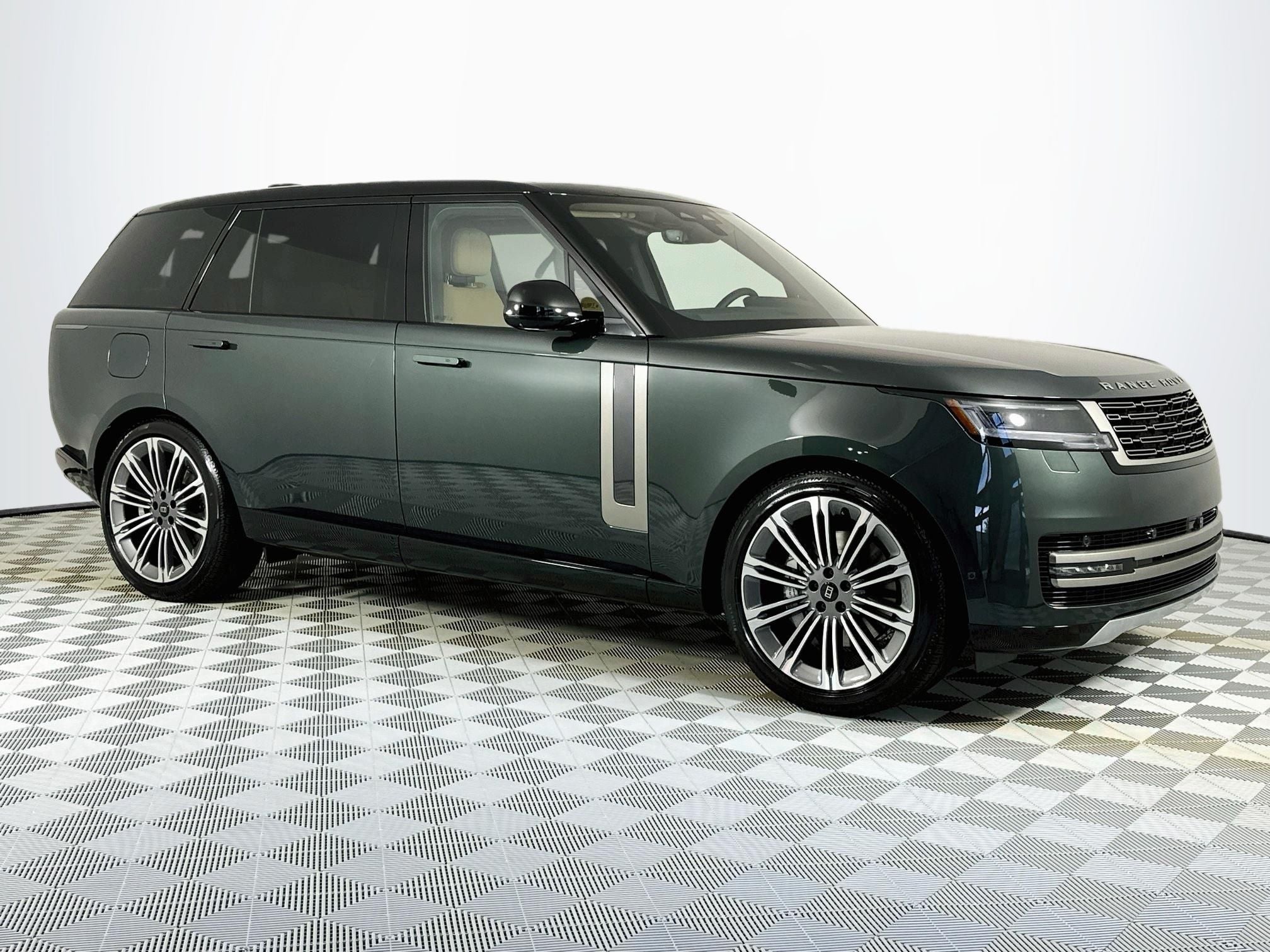 2027 Land Rover Range Rover SE LWB