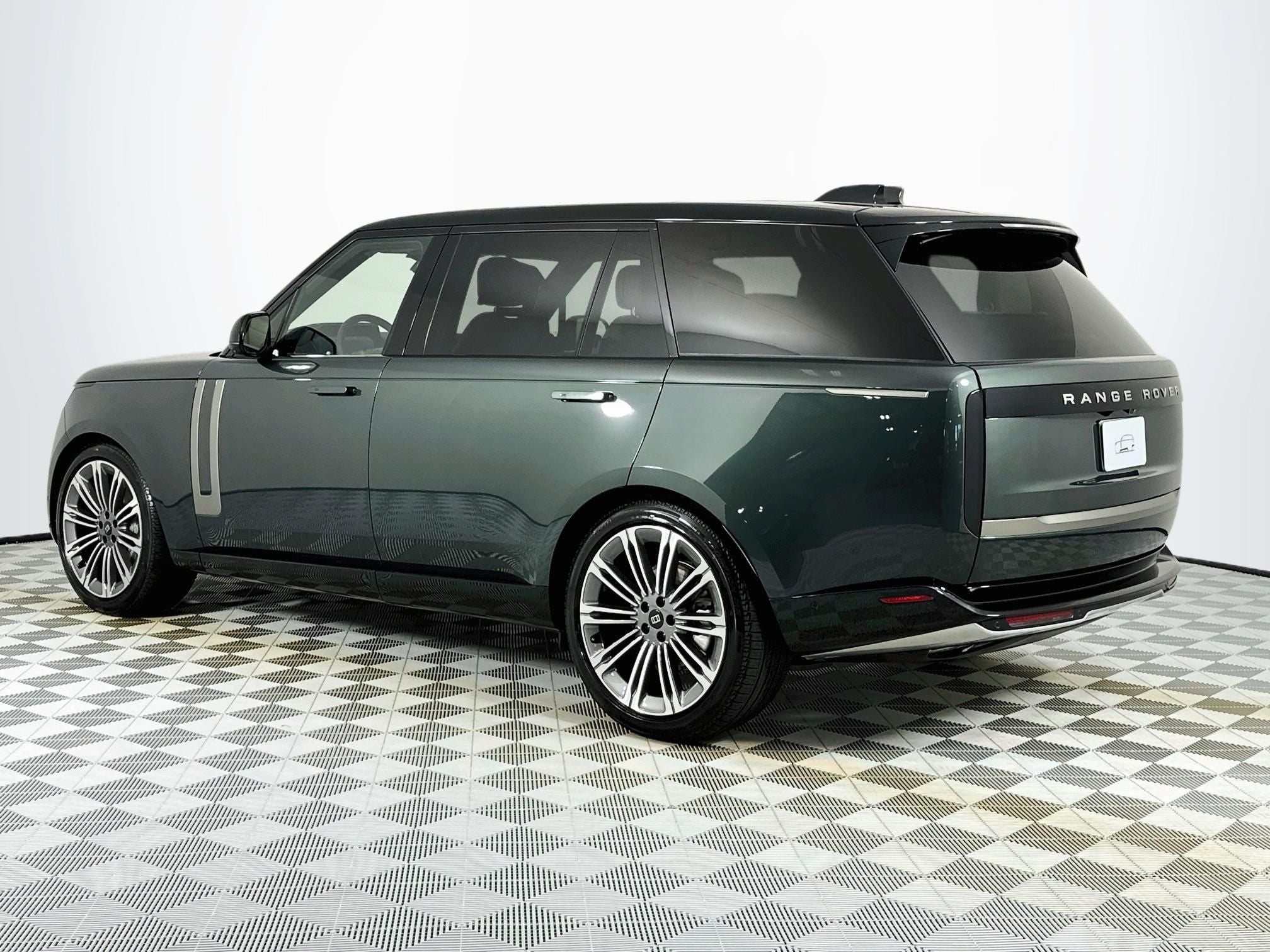 2027 Land Rover Range Rover SE LWB