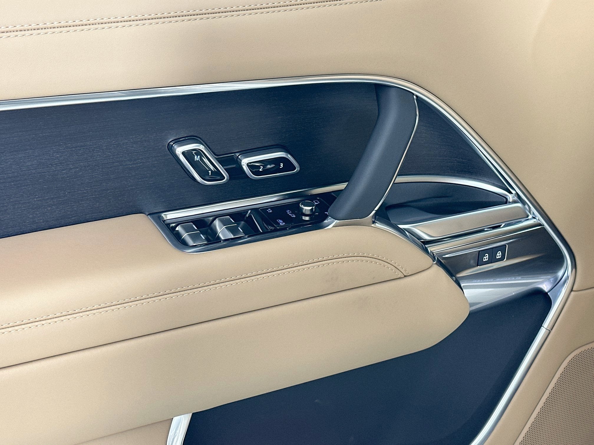 2027 Land Rover Range Rover SE LWB