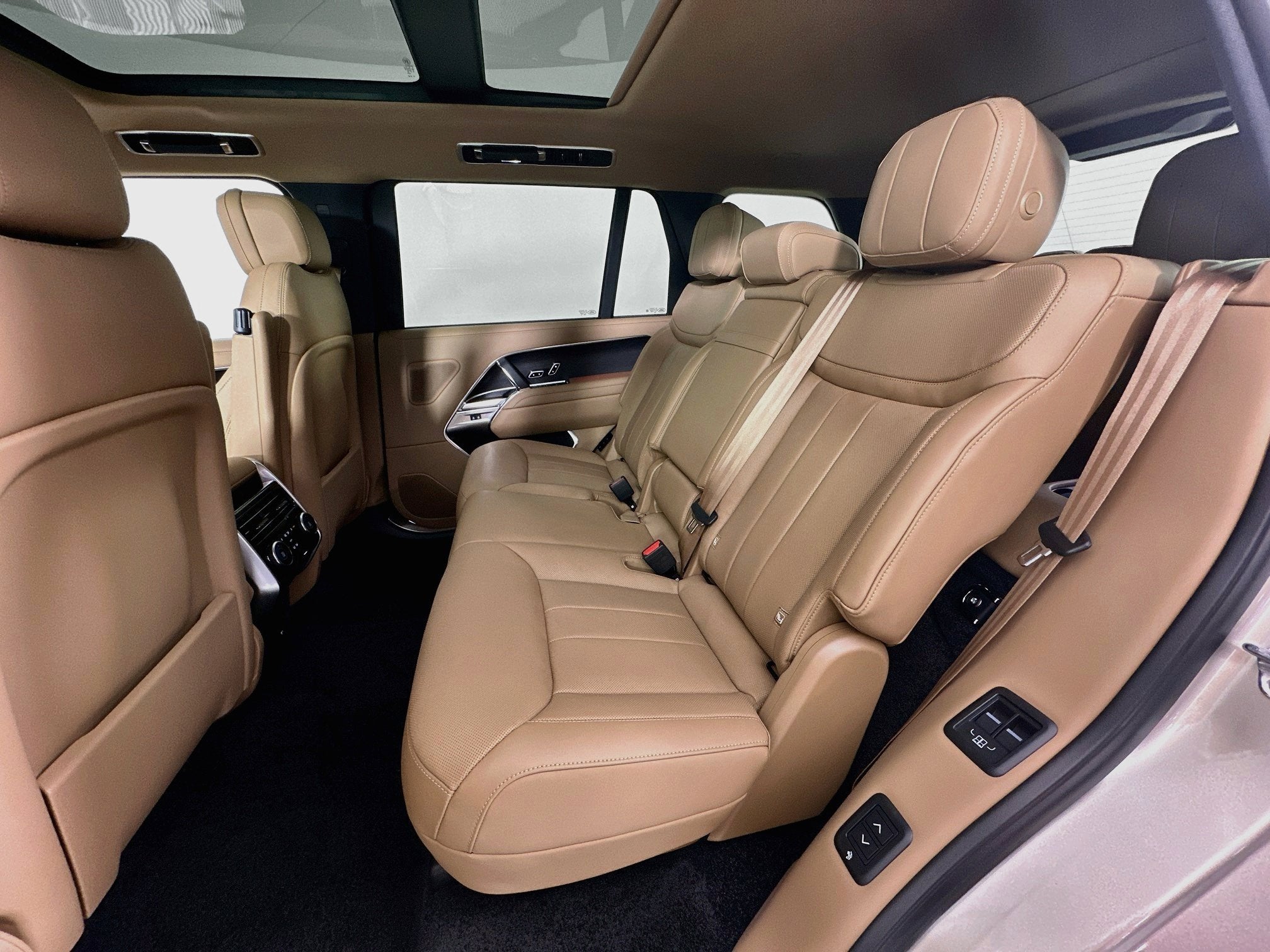 2027 Land Rover Range Rover SE LWB