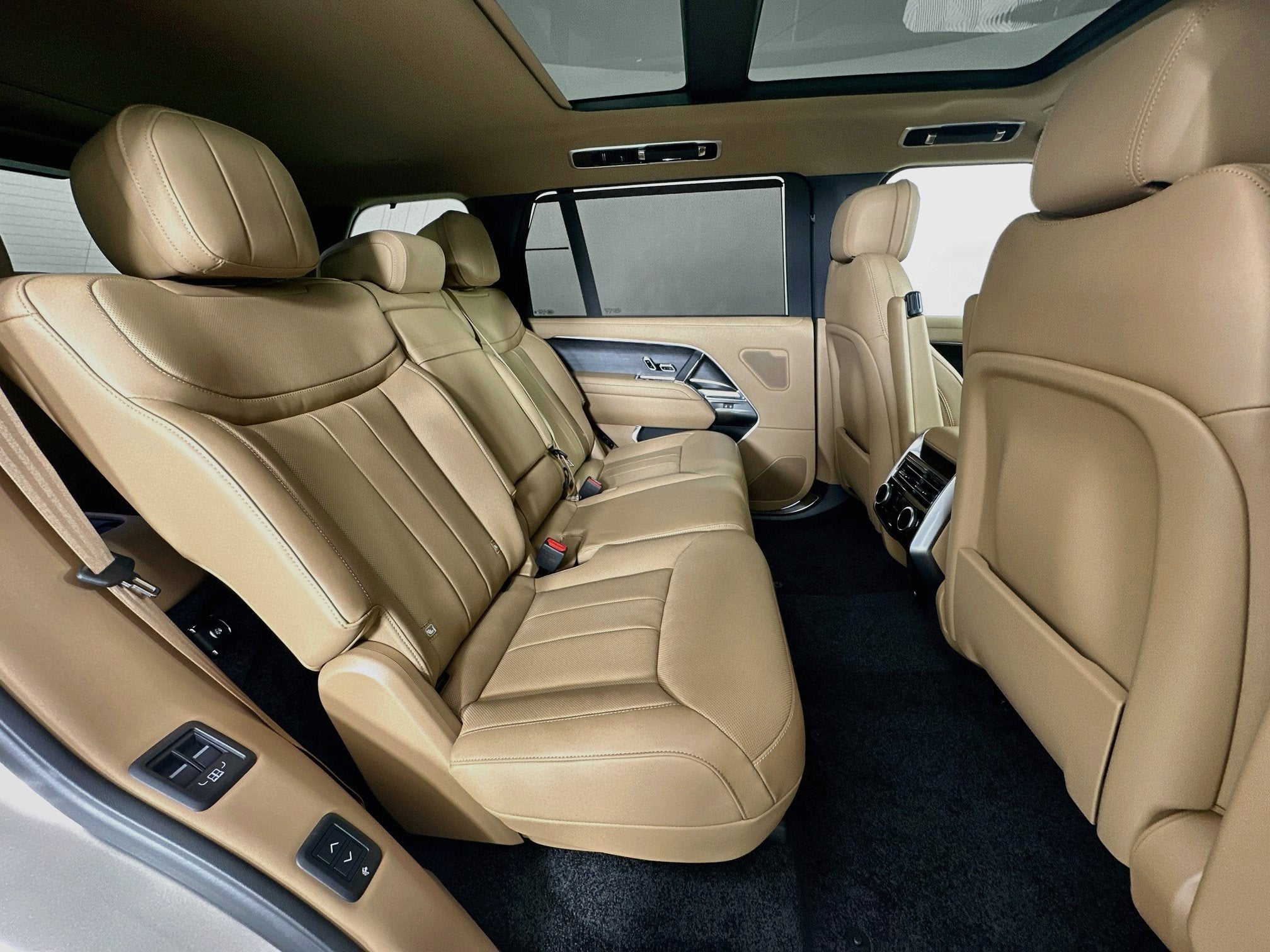2027 Land Rover Range Rover SE LWB